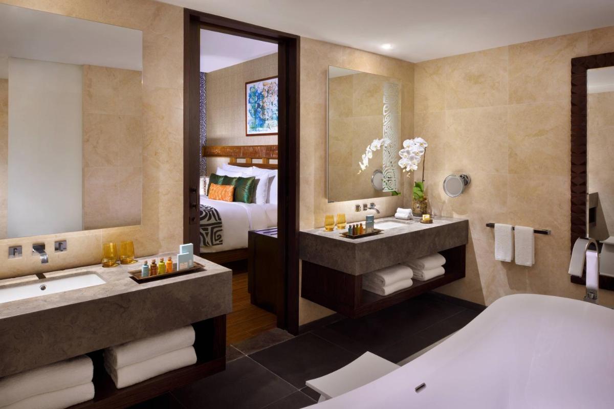 Royal Suite with Theme Park Access, 1 Bedroom Suite, 1 King, Balcony (Complimentary Shuttle to JBR Beach, MOE & Dubai Mall) photo 2