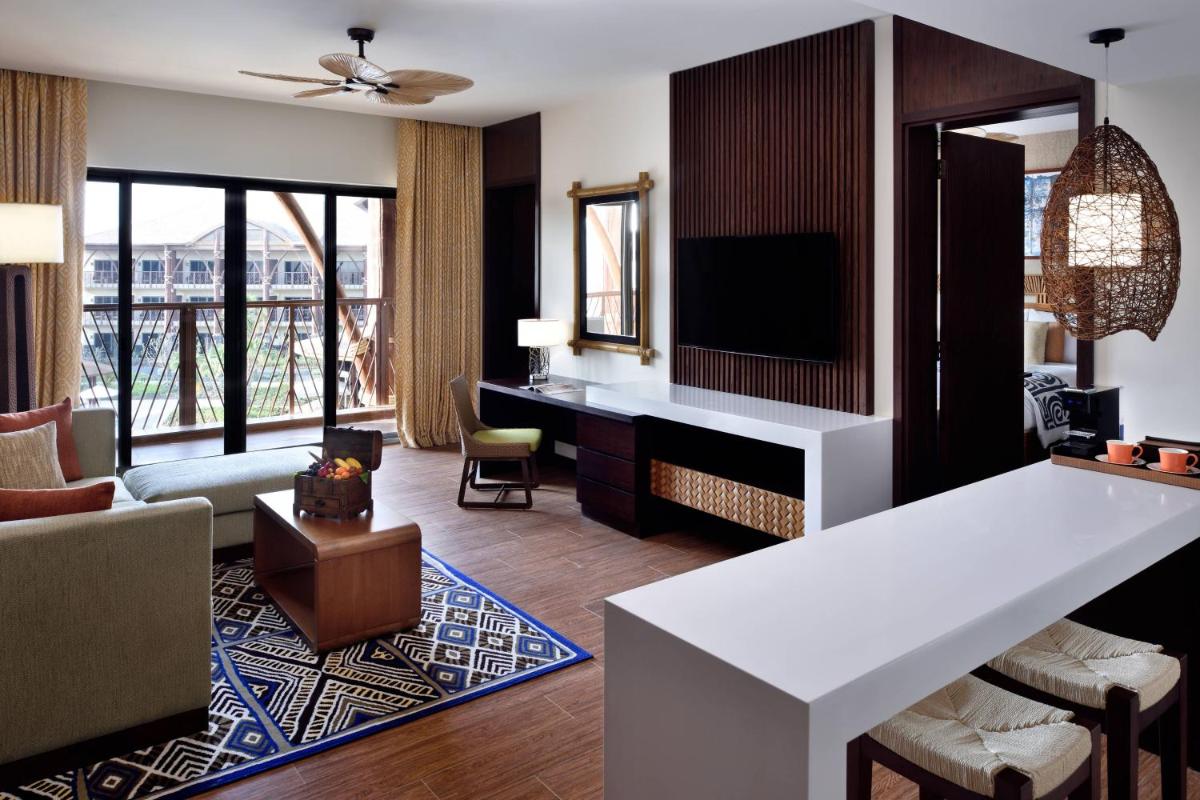 Suite with Theme Park Access, Suite, 1 King, Resort view, Balcony (Complimentary Shuttle to JBR Beach, MOE & Dubai Mall) photo 3