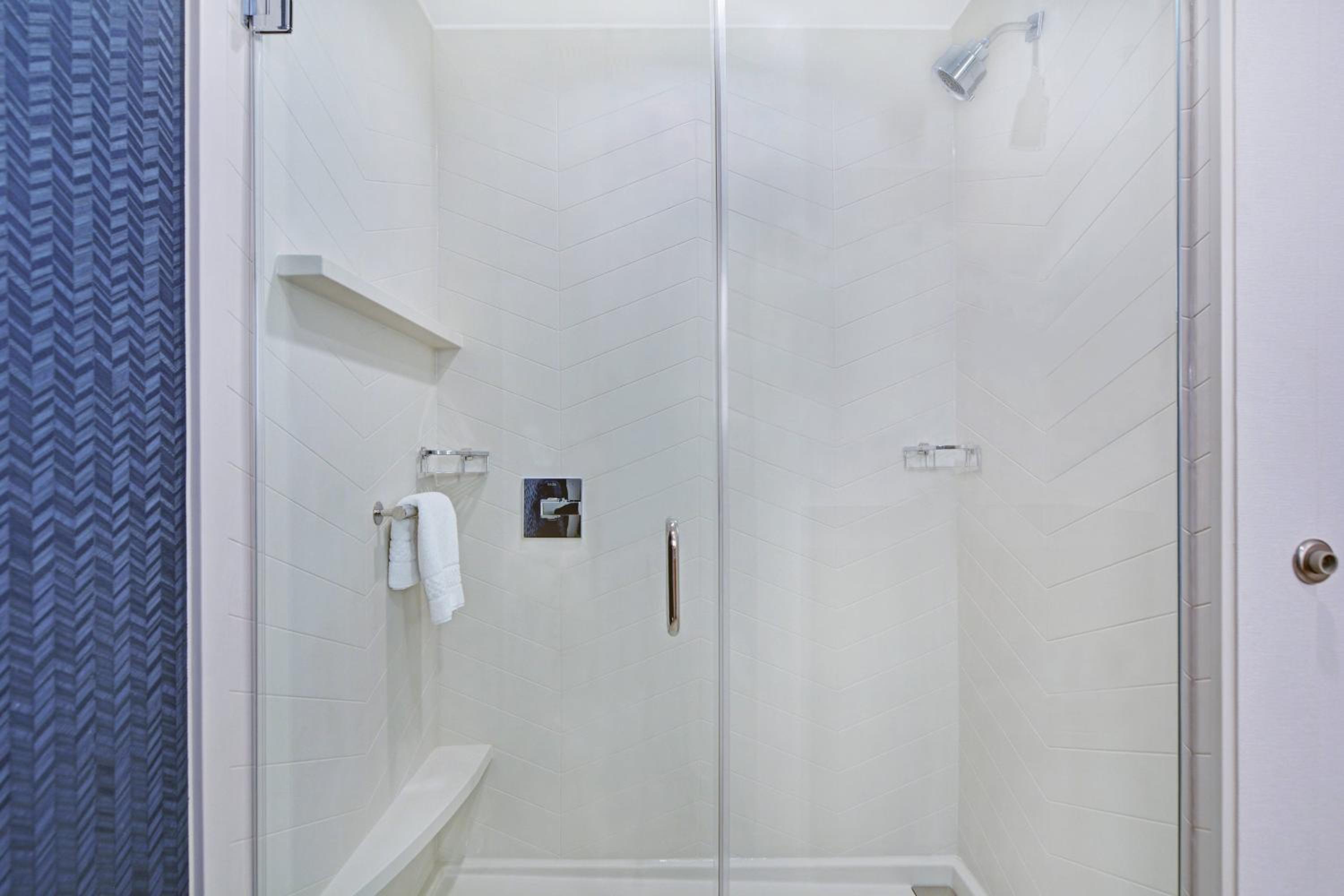 Guest Room, 1 King - Photo 2