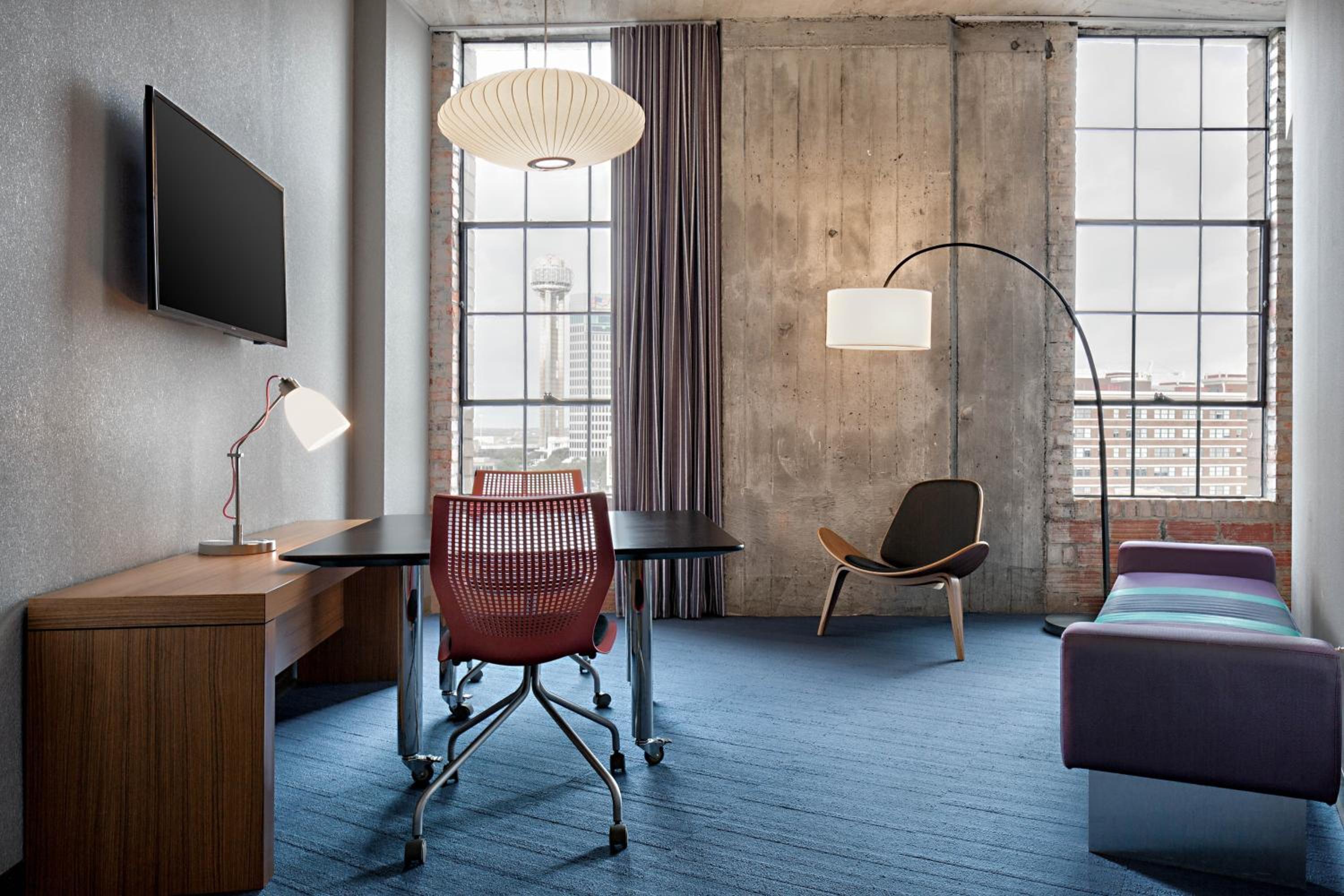 Aloft, Suite, 1 King - Photo 4