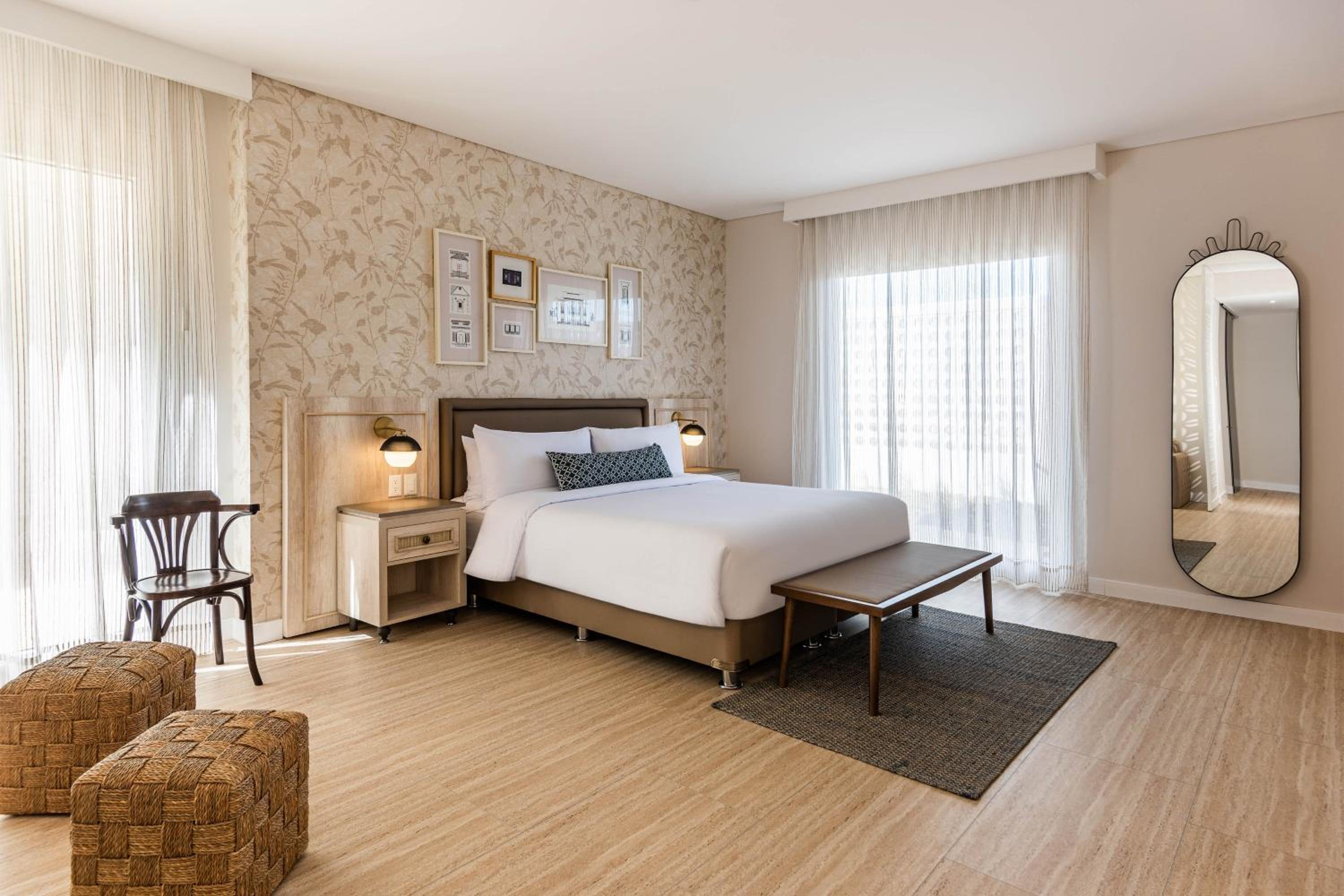 Junior Suite, Suite, 1 King, Sofa bed - Photo 1