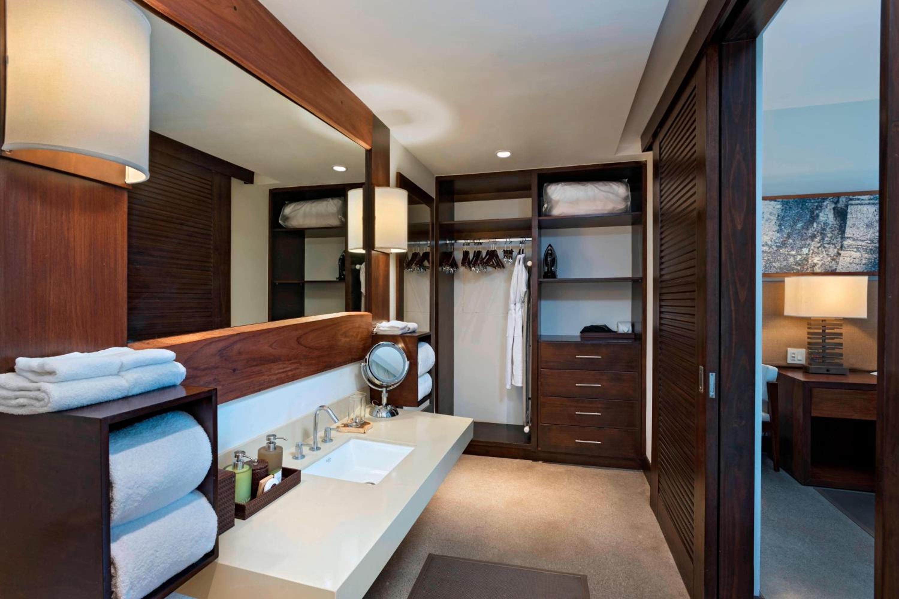Bark Suite, 1 King, Resort View  - Photo 4