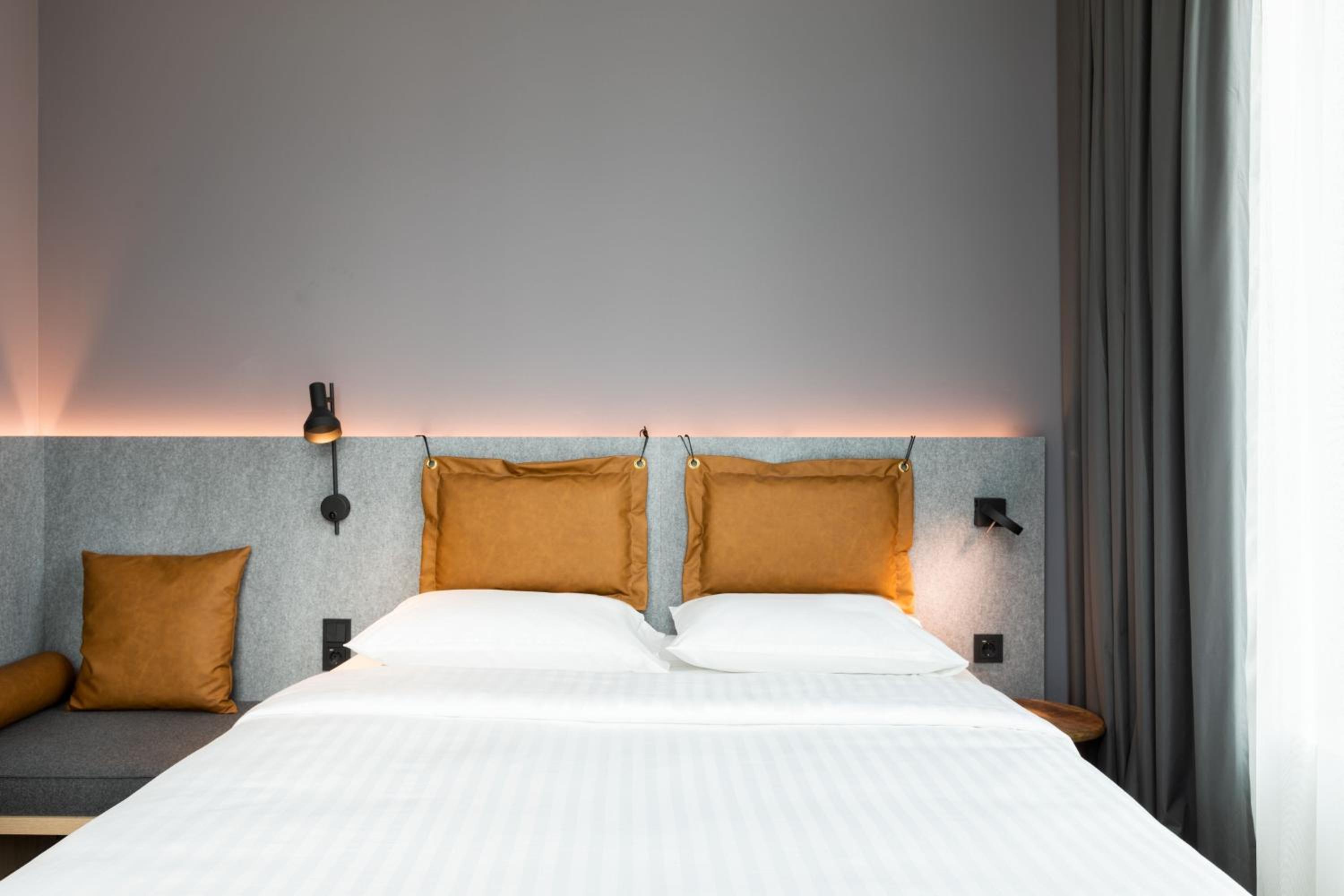 Moxy Queen Sleeper - Photo 1