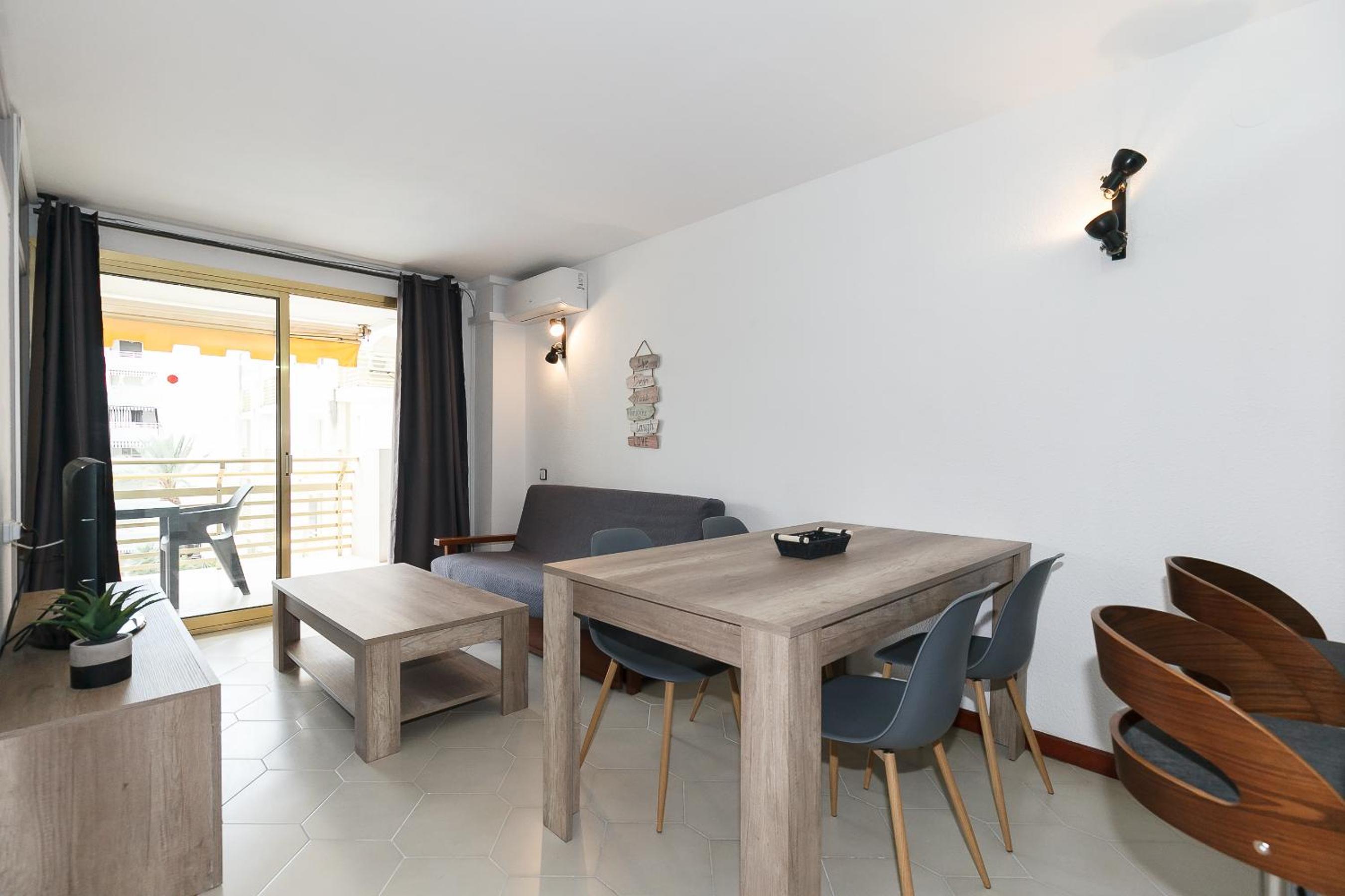 Apartamento con vista a la piscina