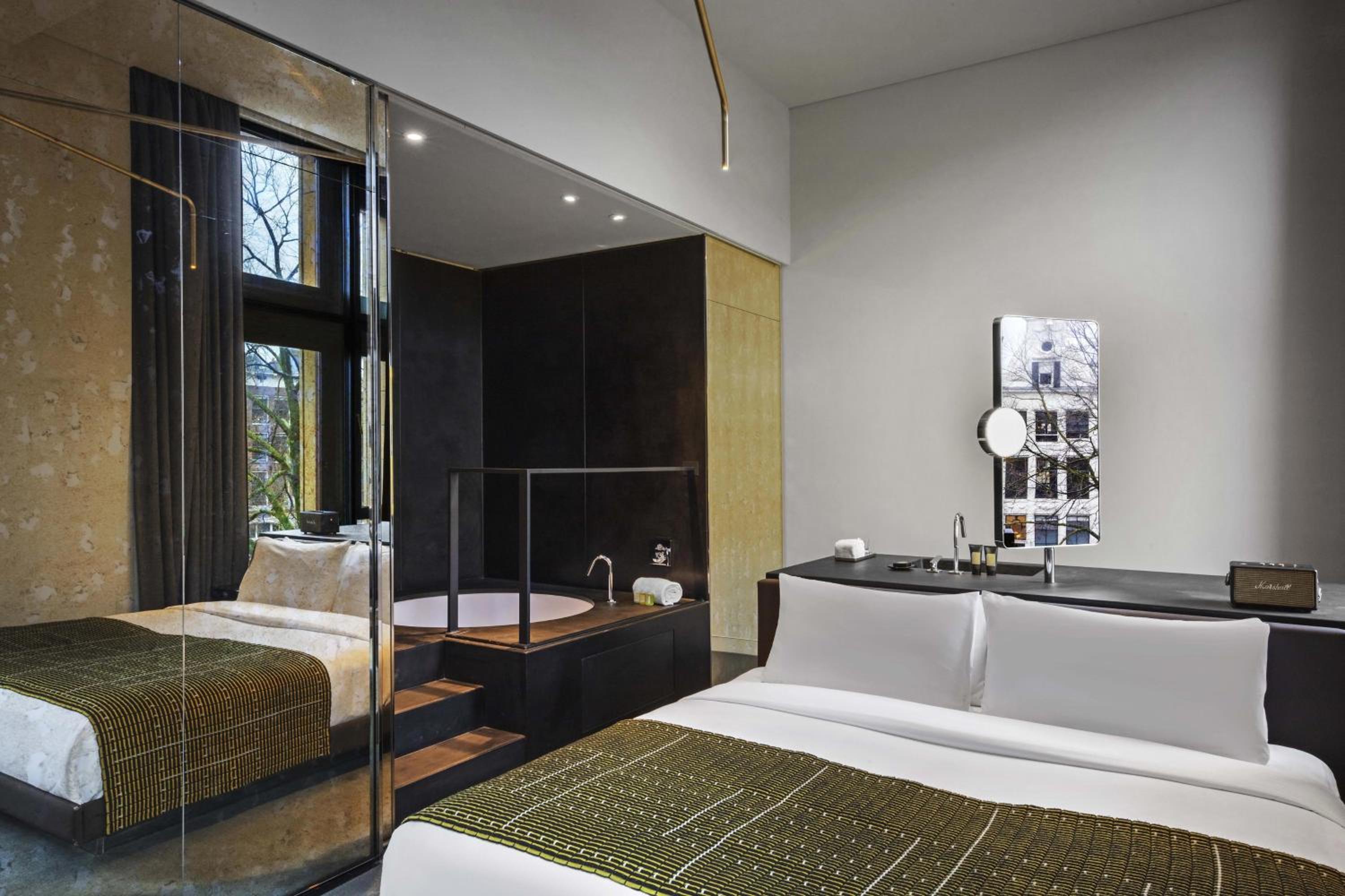 Superior Suite Bank, Suite, 1 King