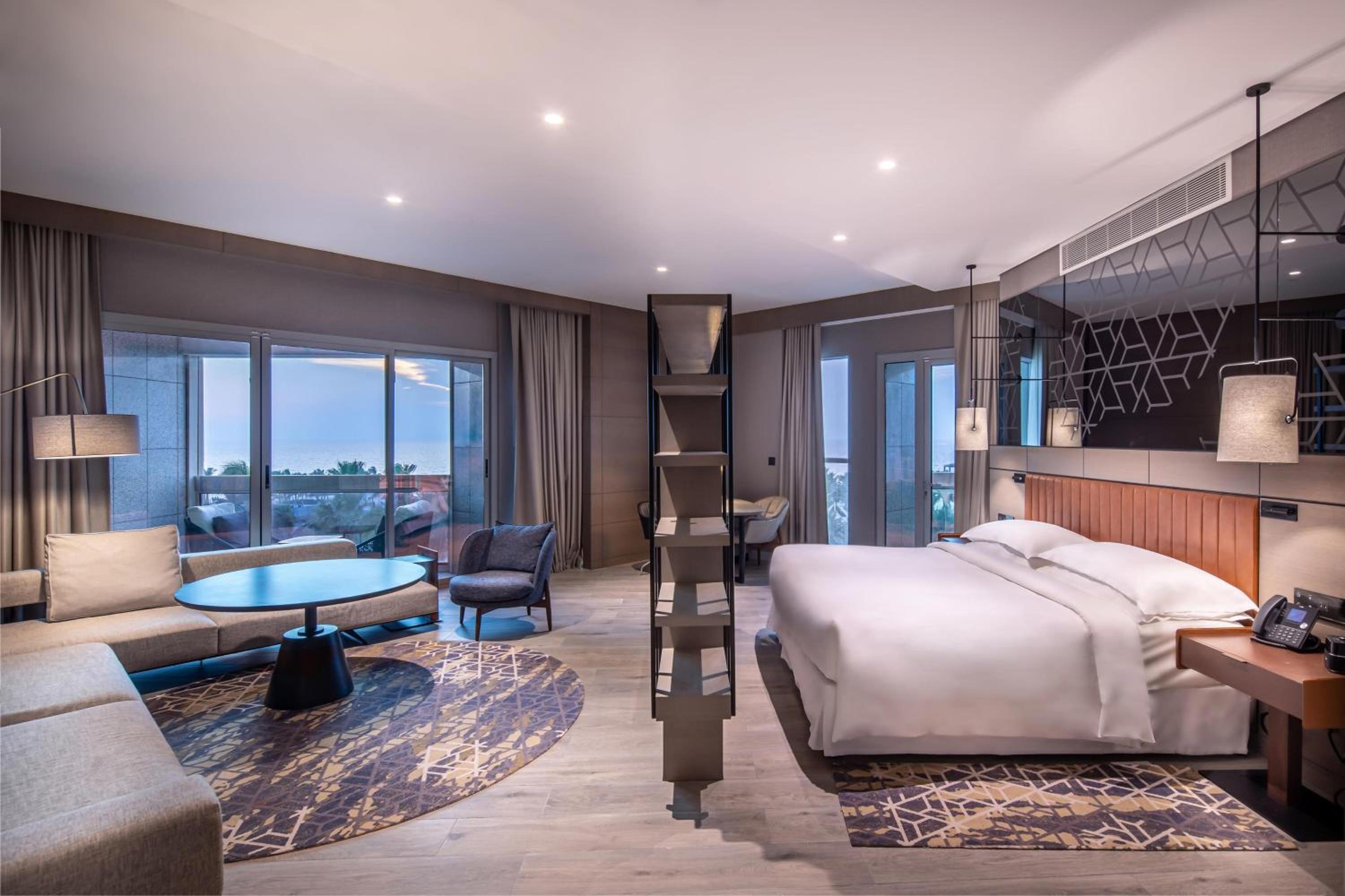 Executive Suite Sea View, Club lounge access, 1 King - Photo 1