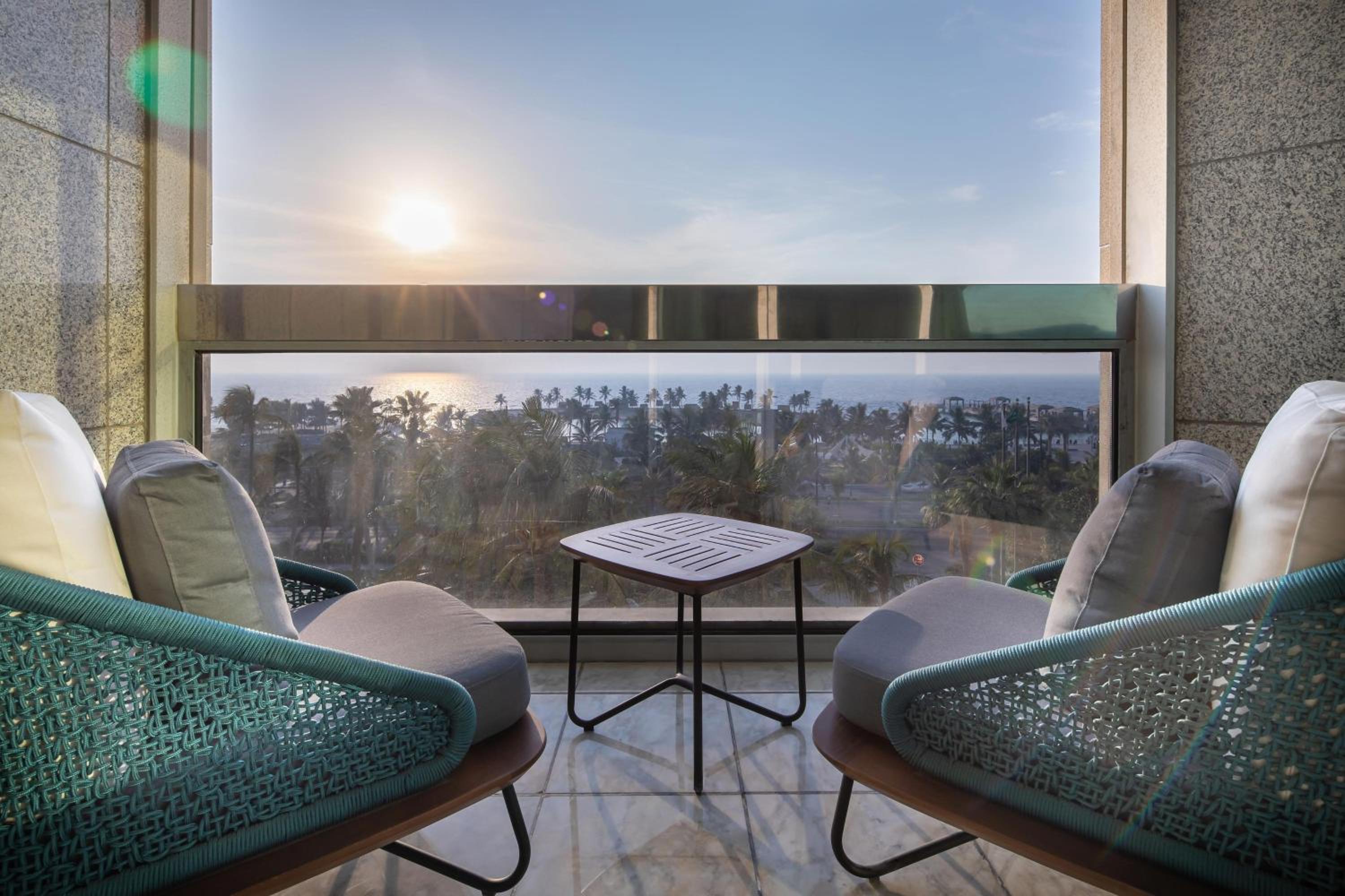 Executive Suite Sea View, Club lounge access, 1 King - Photo 5