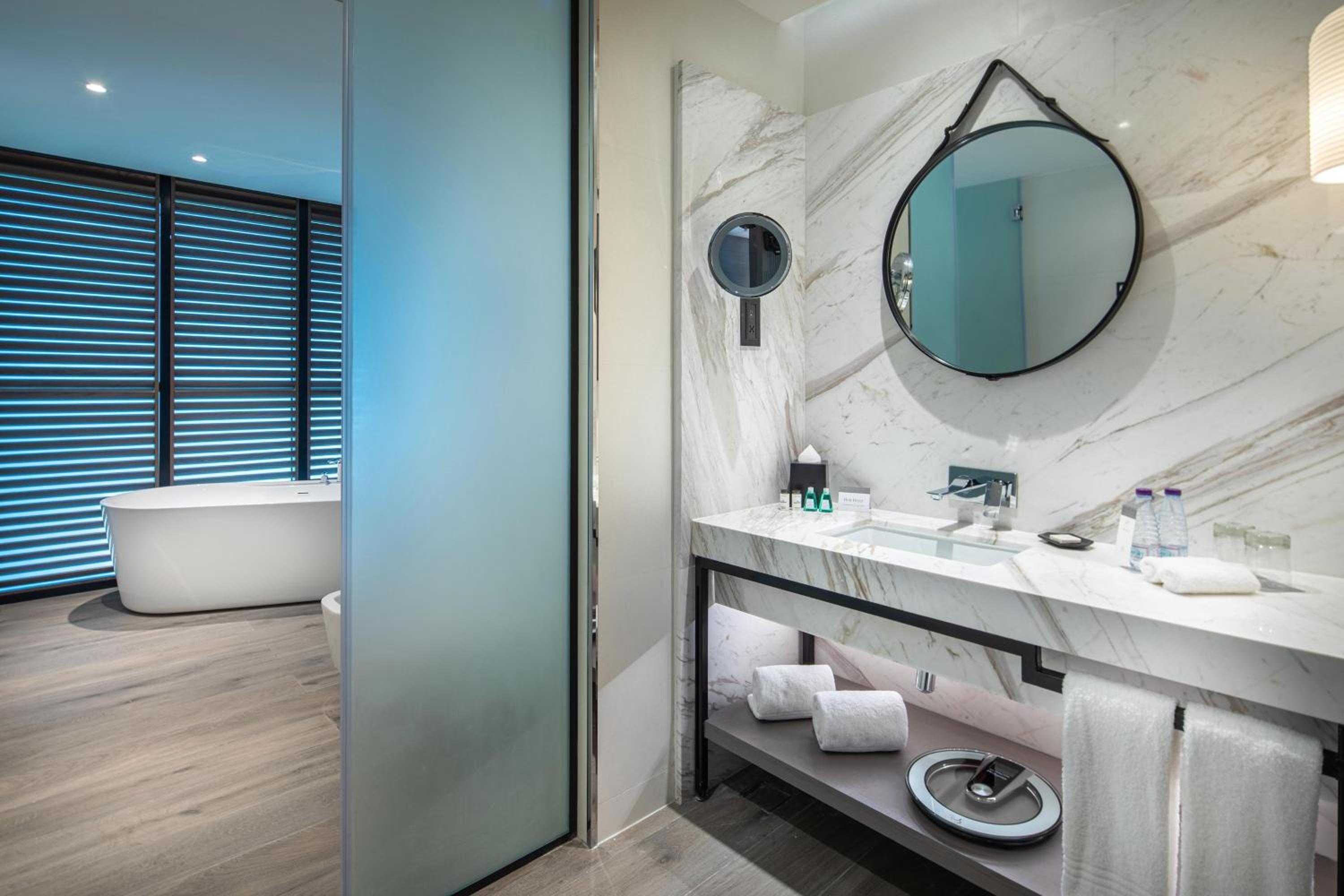 Executive Suite Sea View, Club lounge access, 1 King - Photo 8