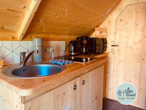 Cocoon Lodge - Photo 5