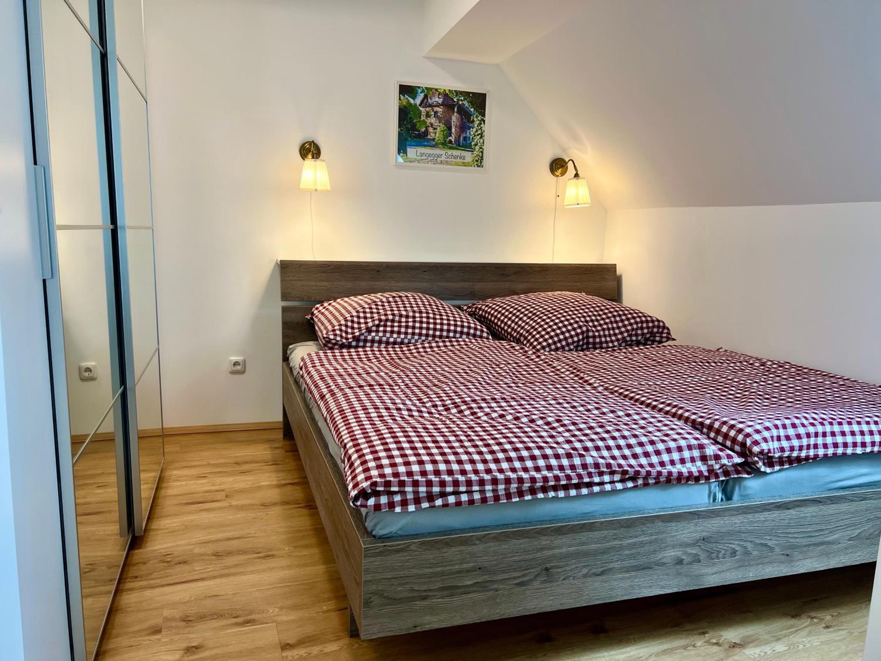 One-Bedroom Apartment photo 1