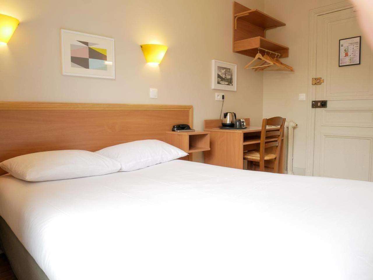 Double Room with Shared Bathroom photo 3