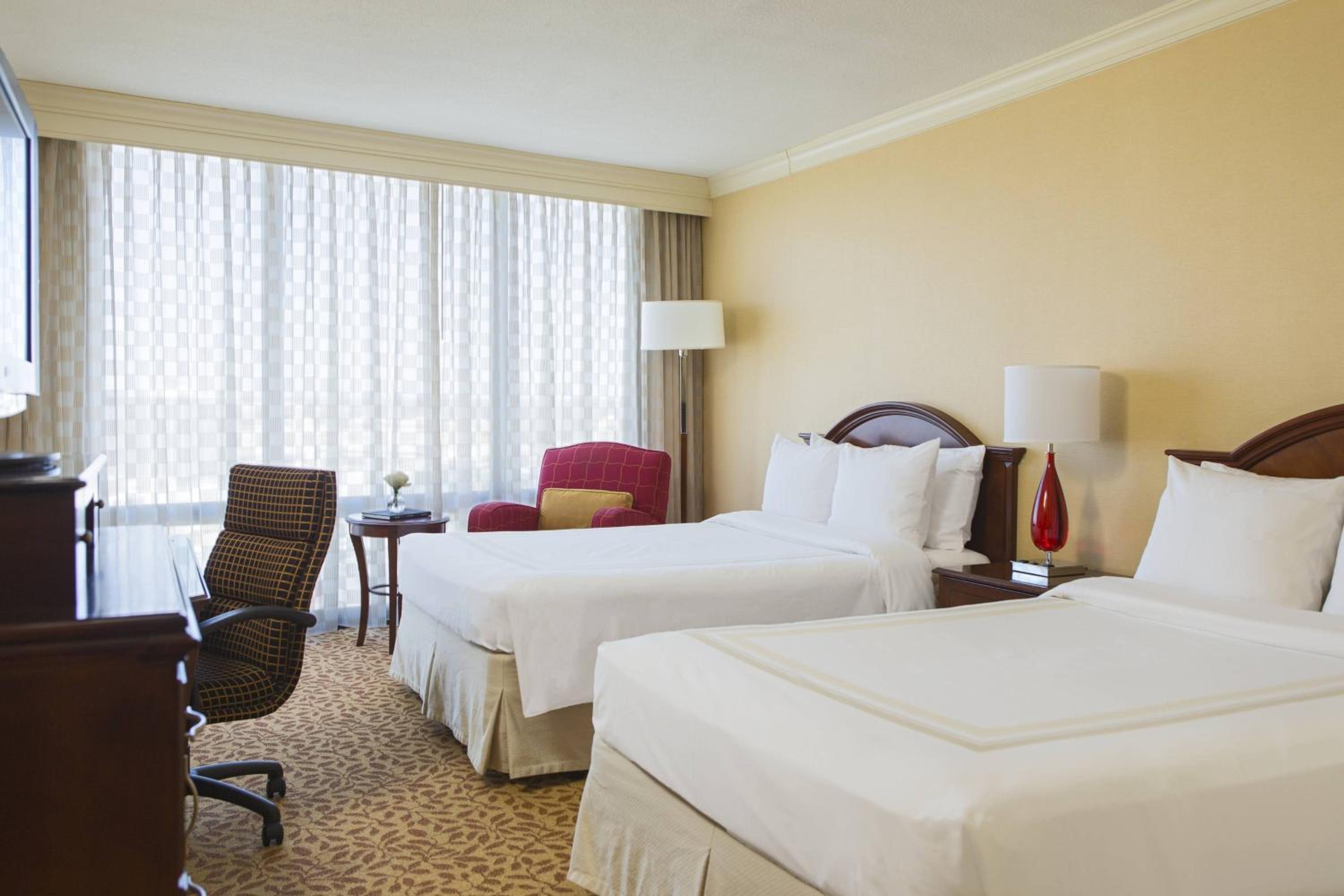 Guest Room with 2 Double Beds - Photo 4