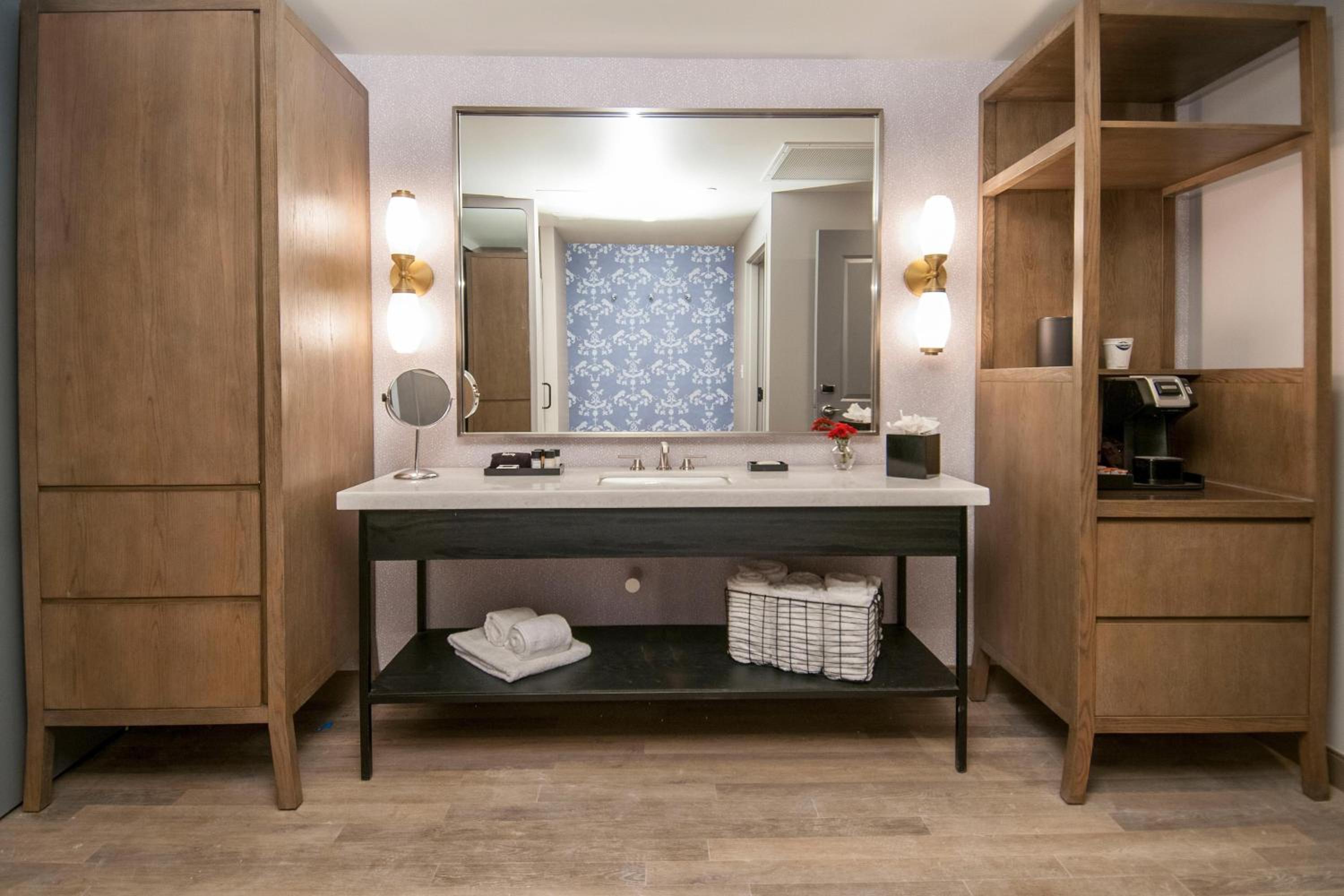 Standard King Room - Photo 4