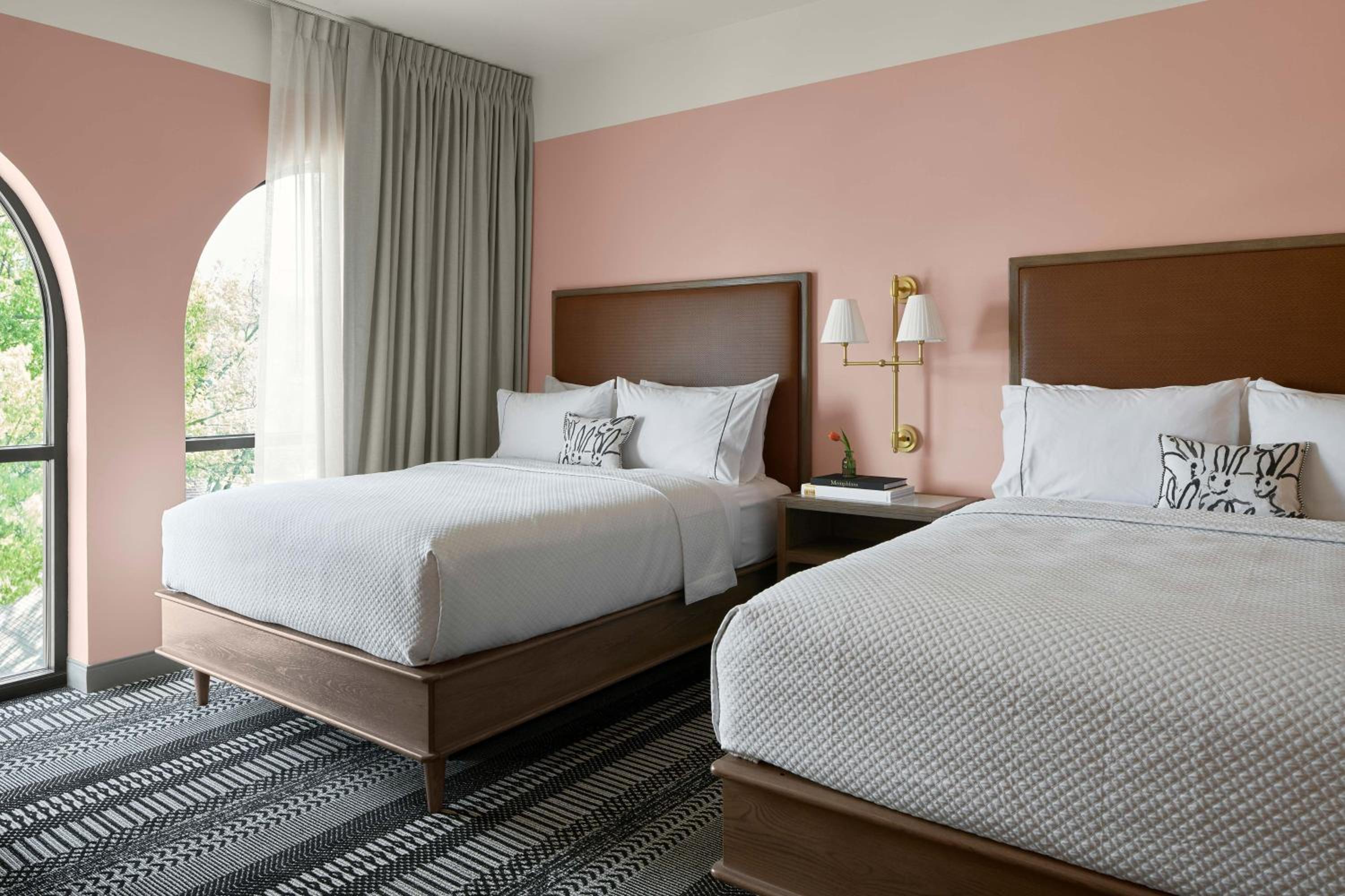 Standard Guest Room with  2 Queen Bed - Photo 3