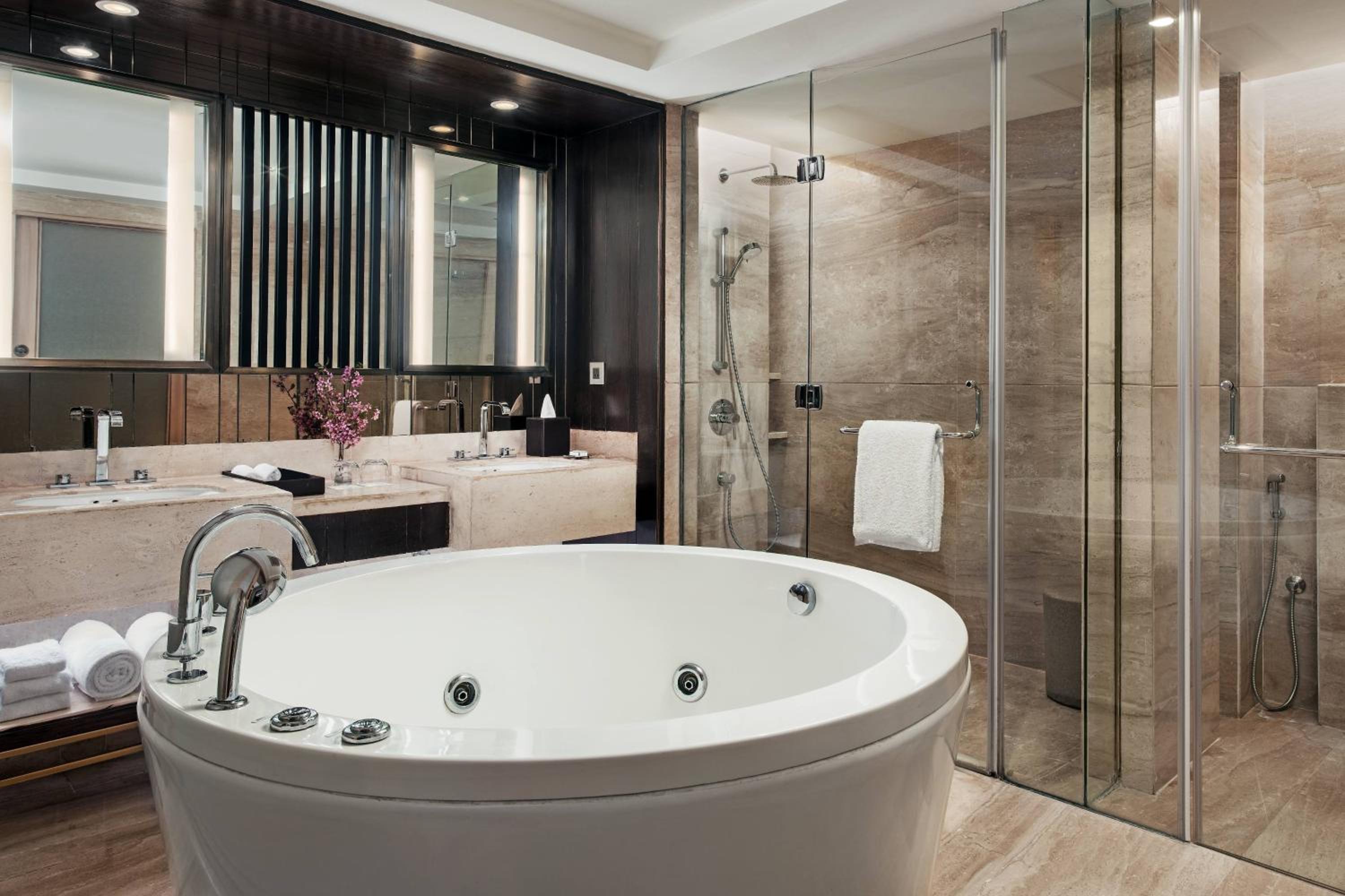 1 King Bed, 1-Bedroom Suite – Enjoy INR 1,000 Signature Resort Credit per stay