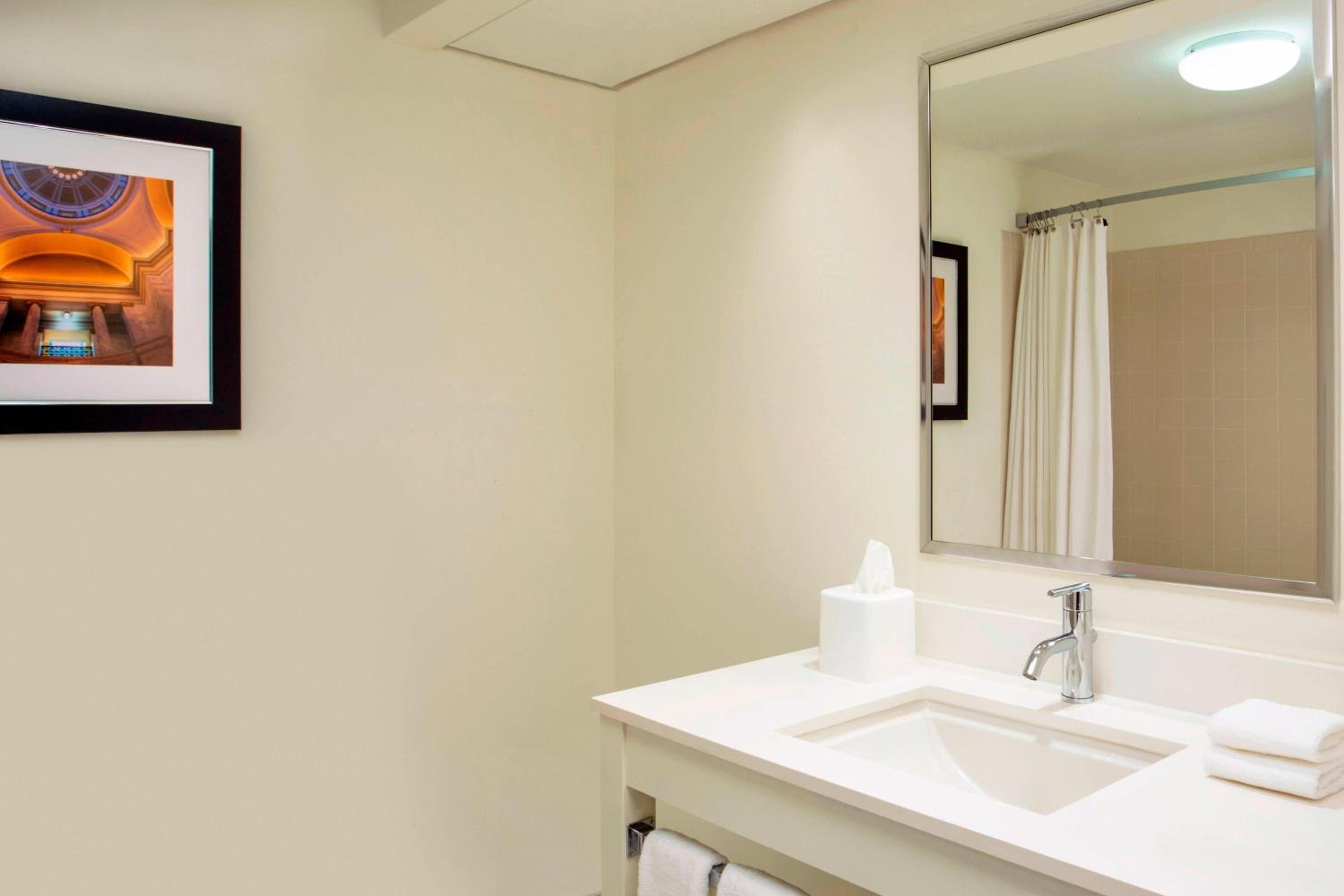 Guest Room, 1 King - Photo 4