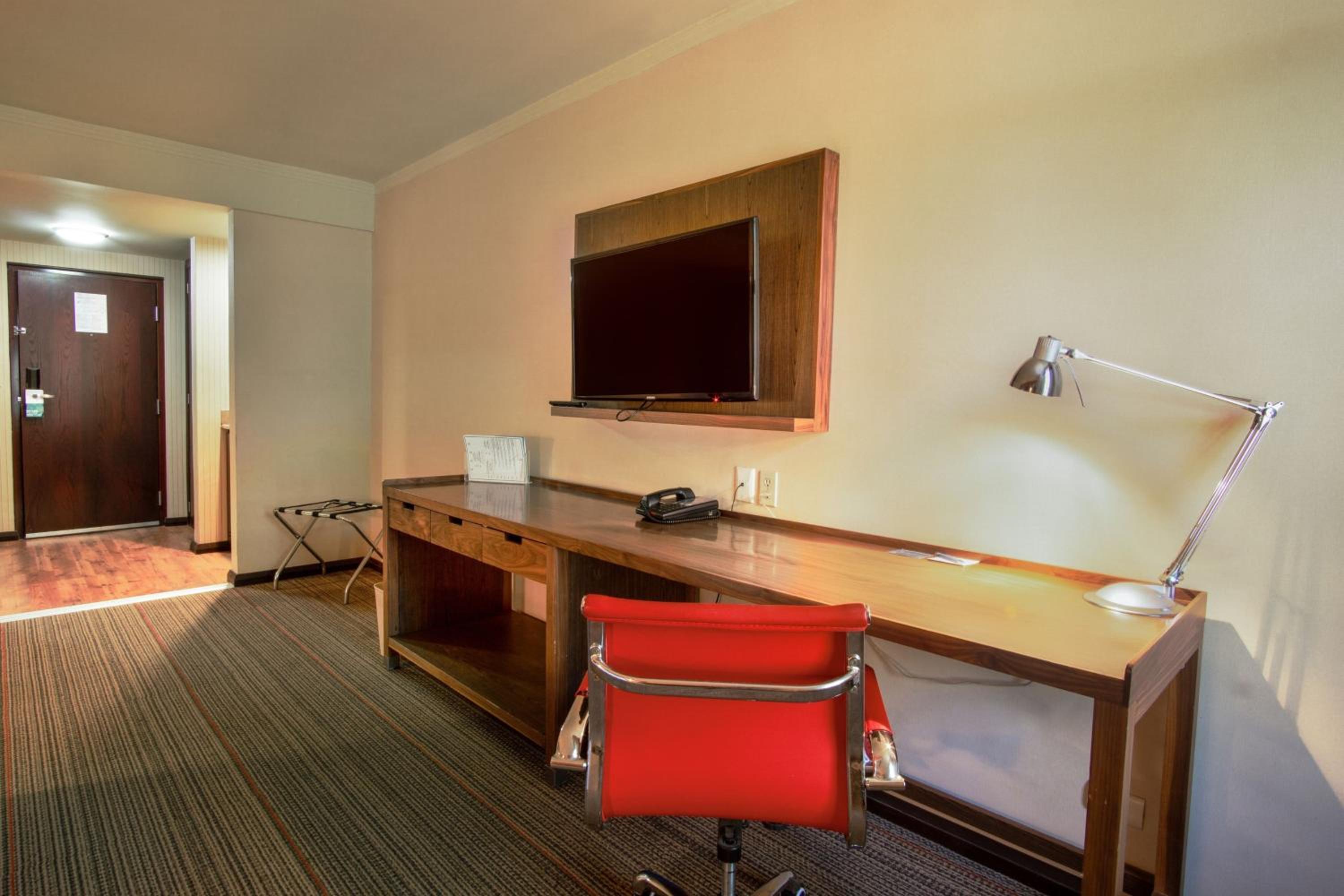 Traditional King, Guest room, 1 King - Photo 6