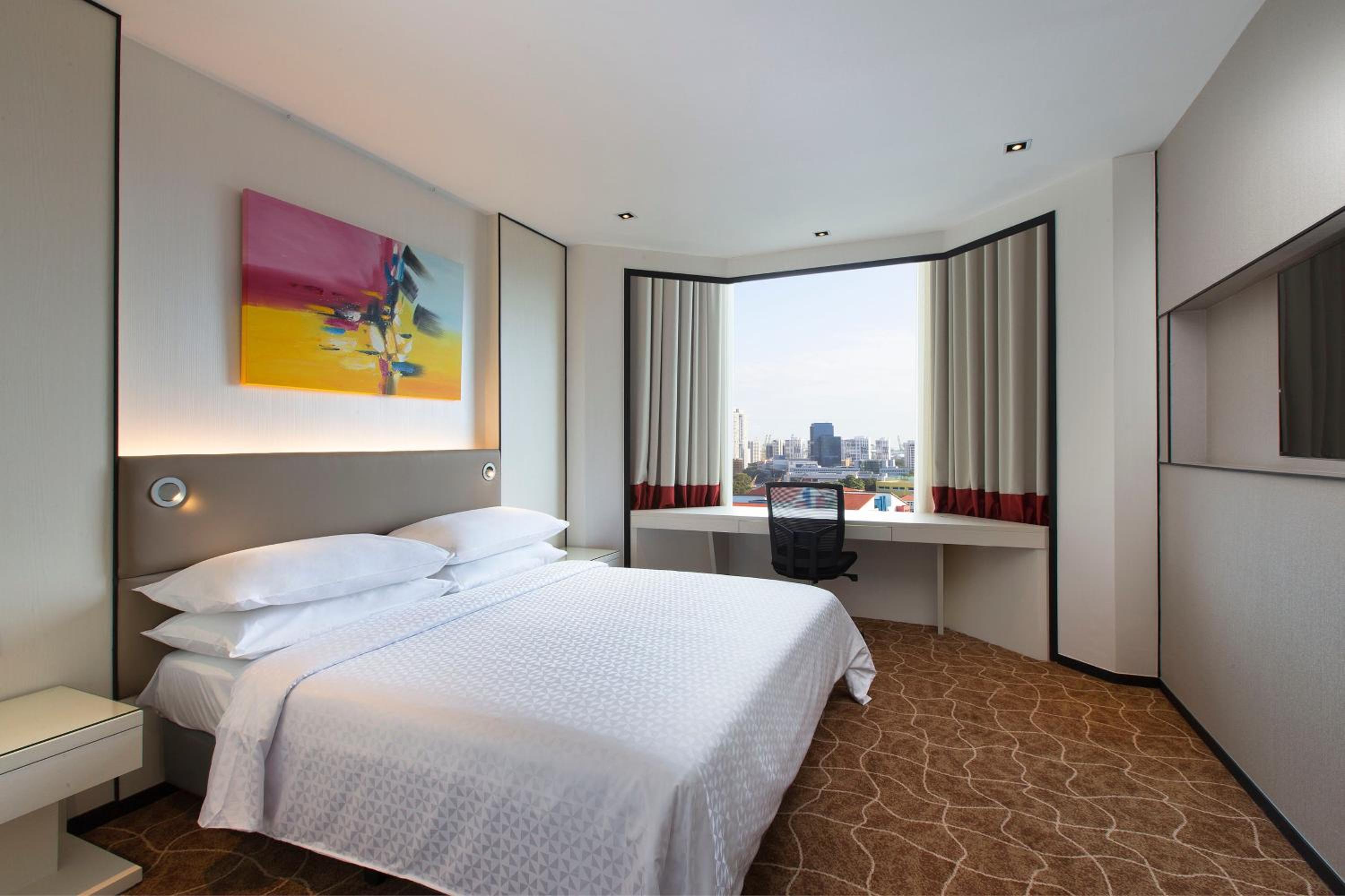 1 Bedroom Suite, 1 King, City view photo 2