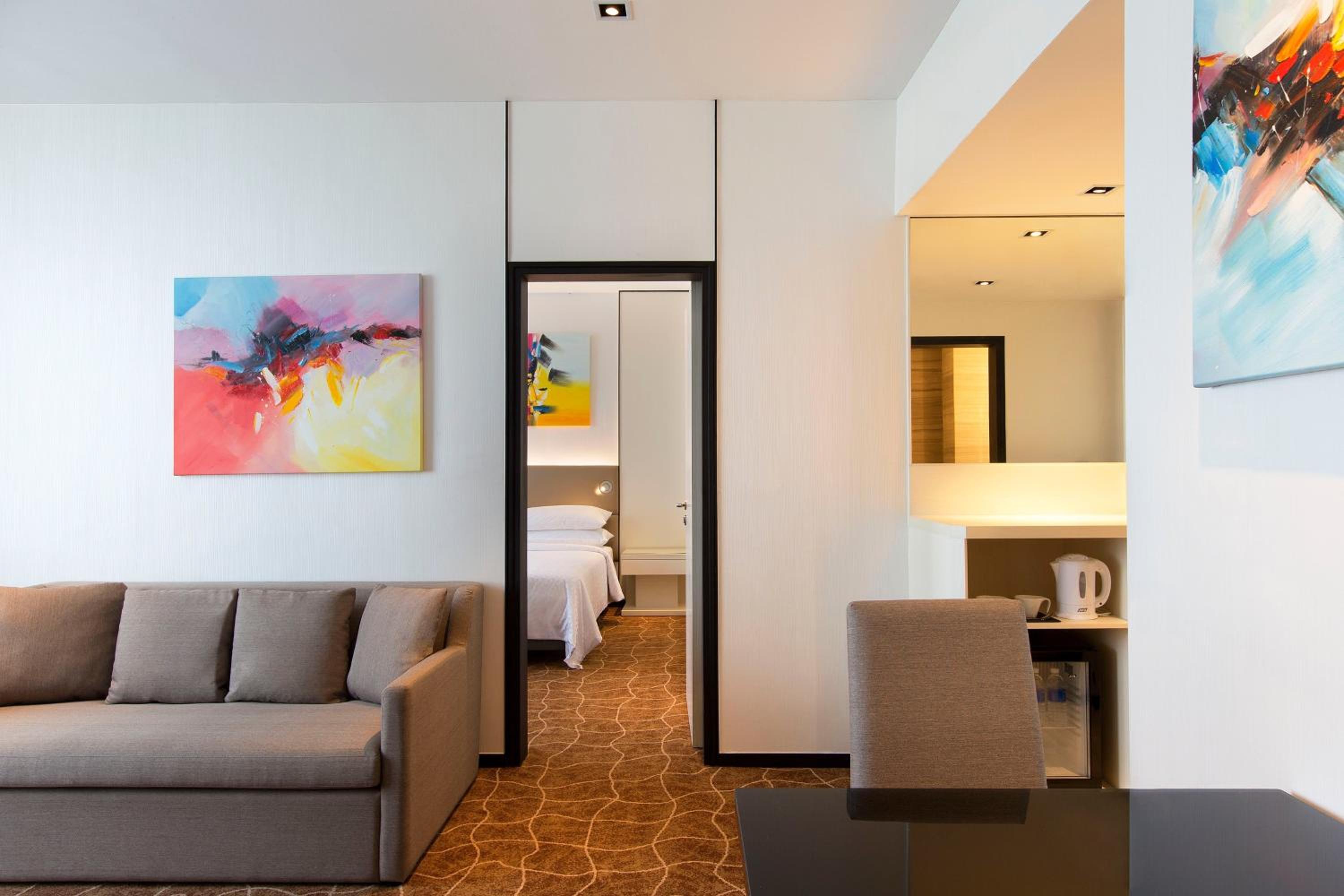 1 Bedroom Executive Suite, 1 King, River View