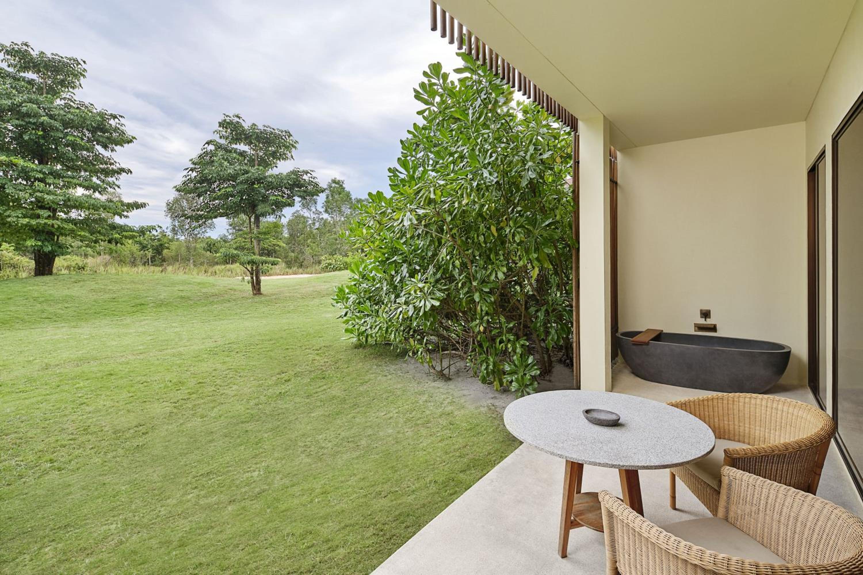 King Room with Garden View and Balcony - Photo 3