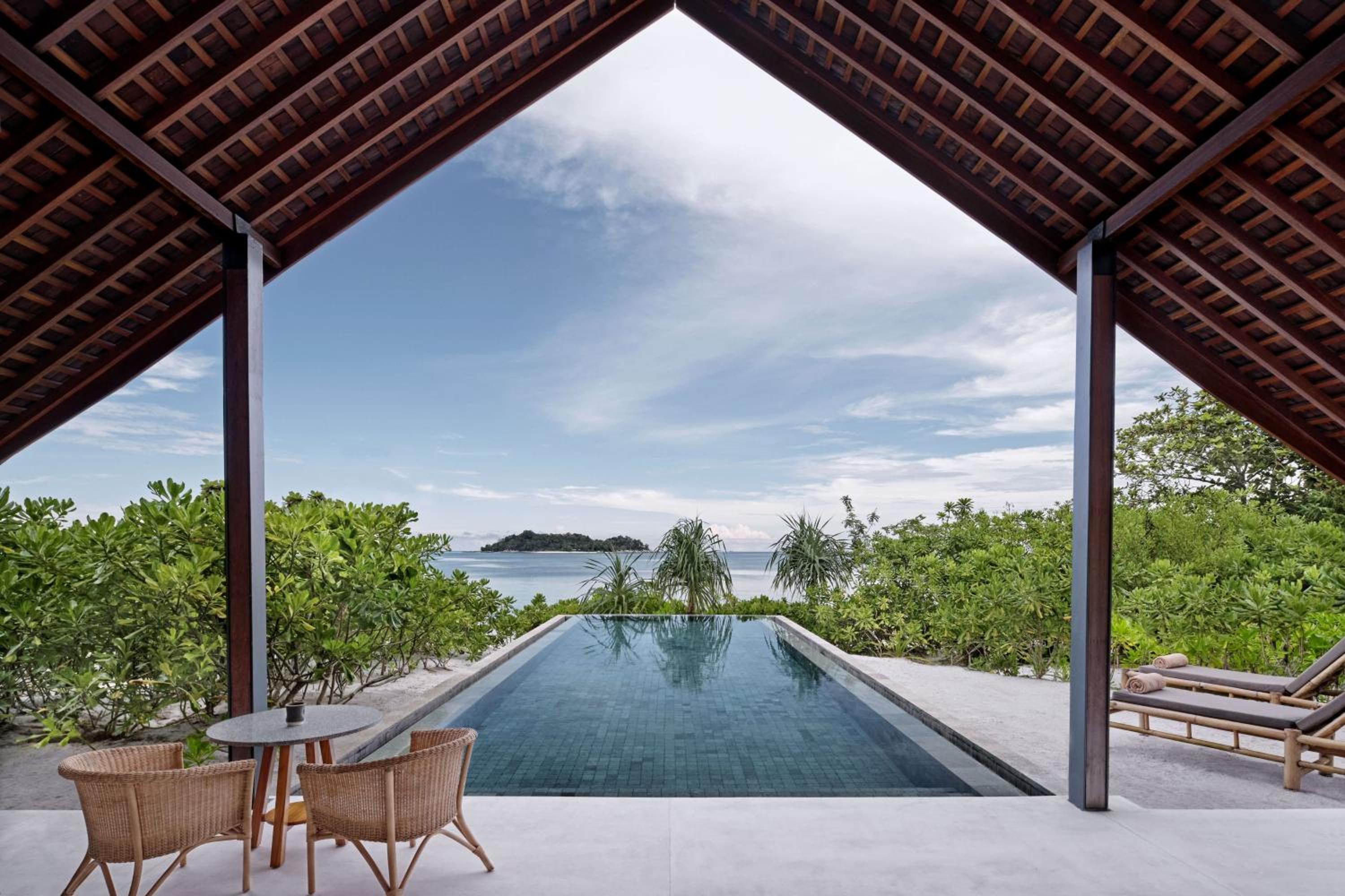 Beachfront One-Bedroom King Villa with Balcony photo 3
