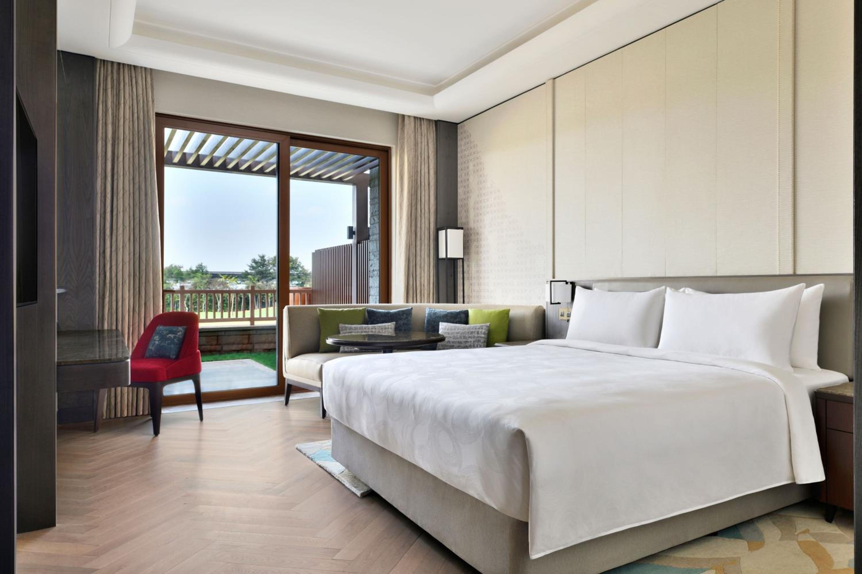 Garden Terrace, Guest Room, 1 King, Garden View with balcony and complimentary evening local tea experience - Photo 2