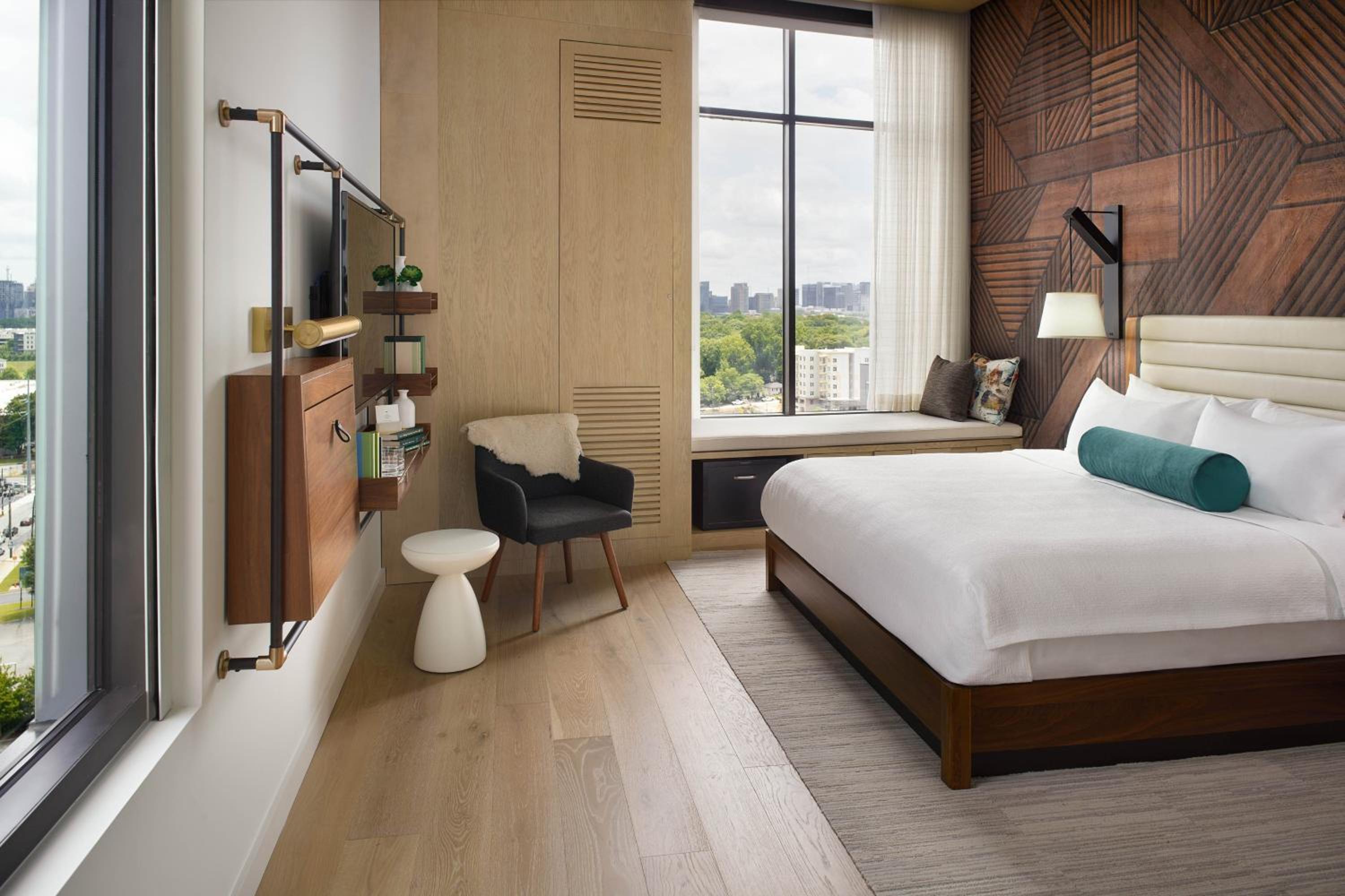 Skyline Corner View Room, Guest room, 1 King, Corner room - Photo 1