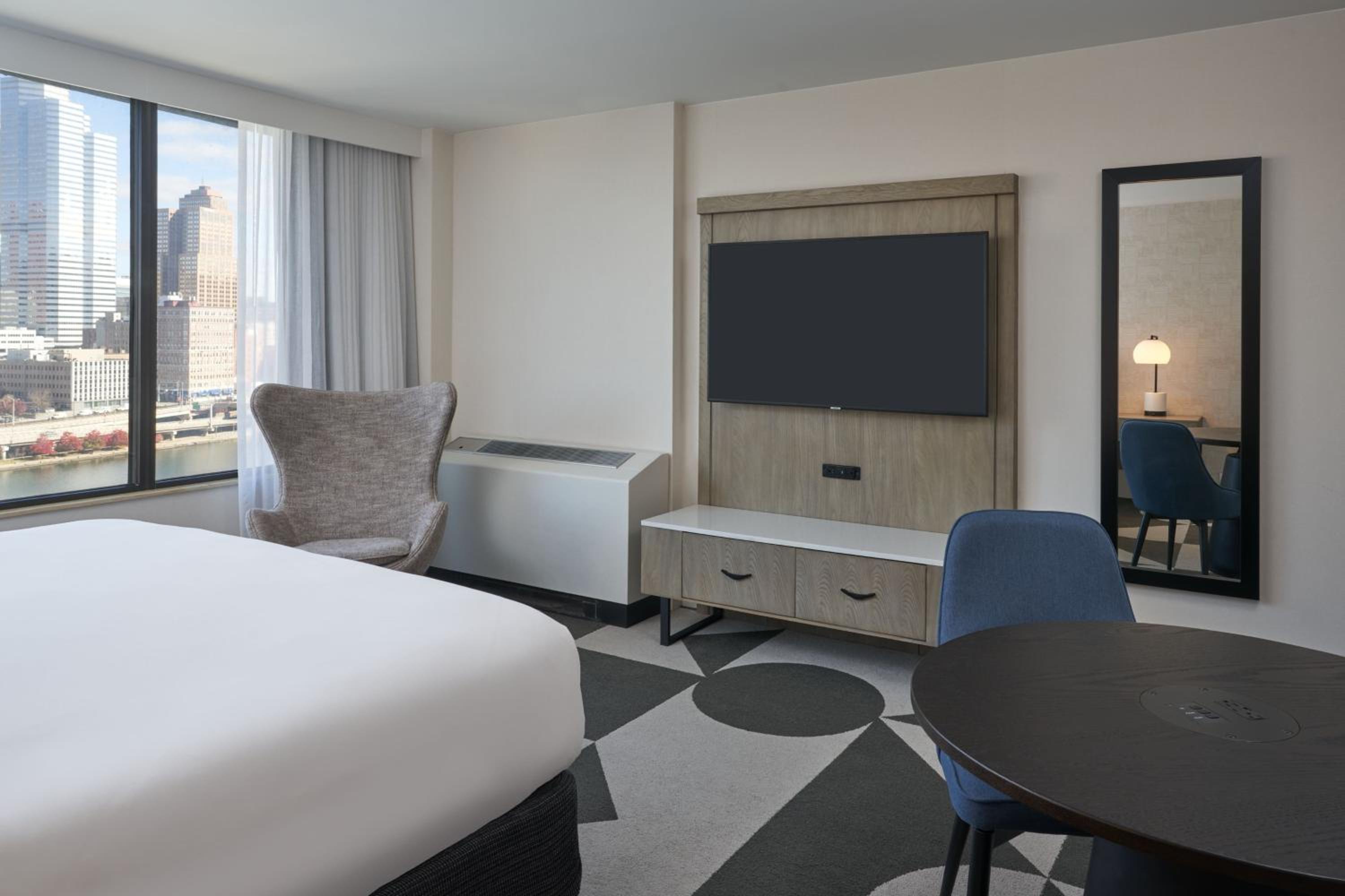 King Room with City View - Photo 5