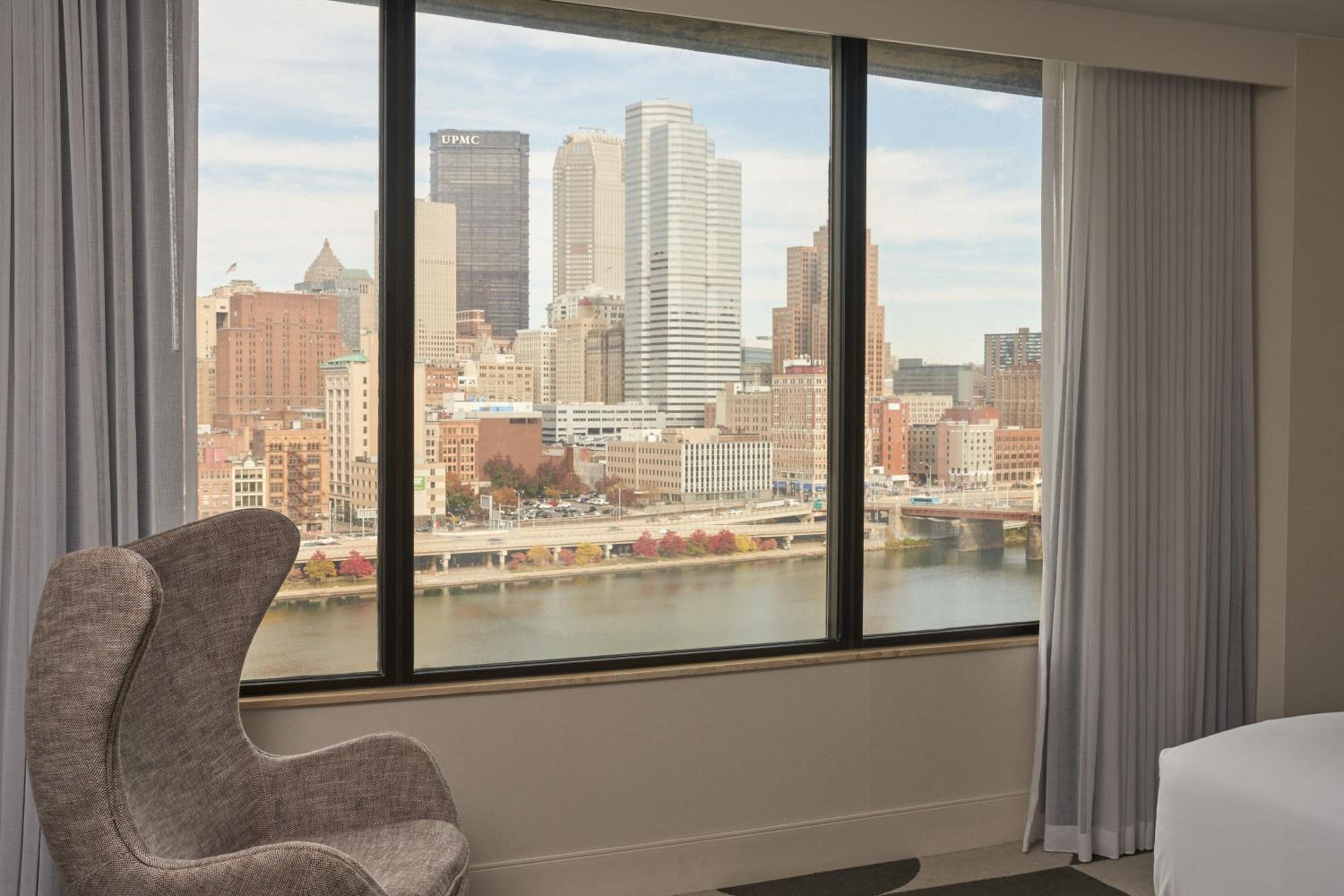 King Room with City View - Photo 3