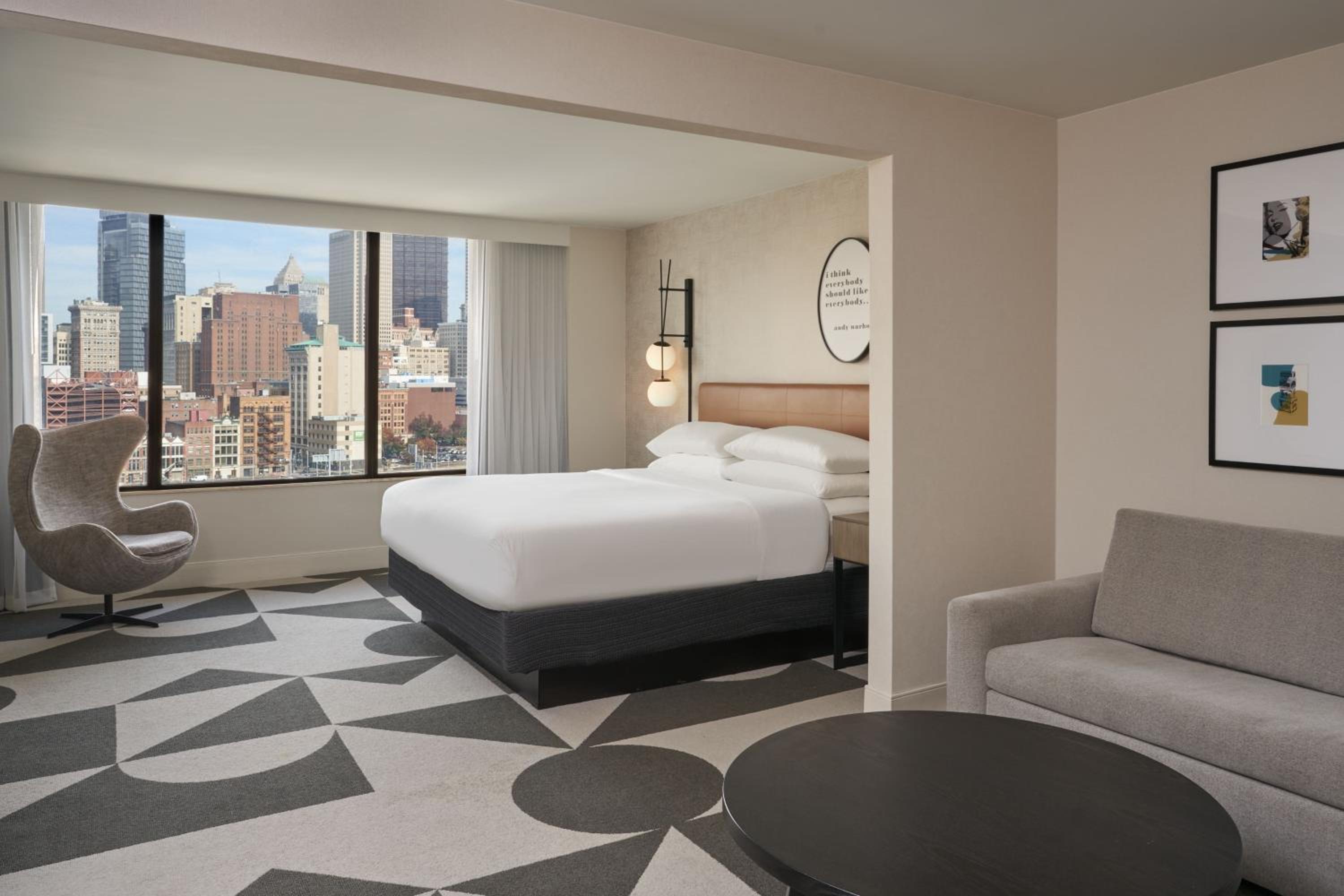 Corner Suite - Photo 4