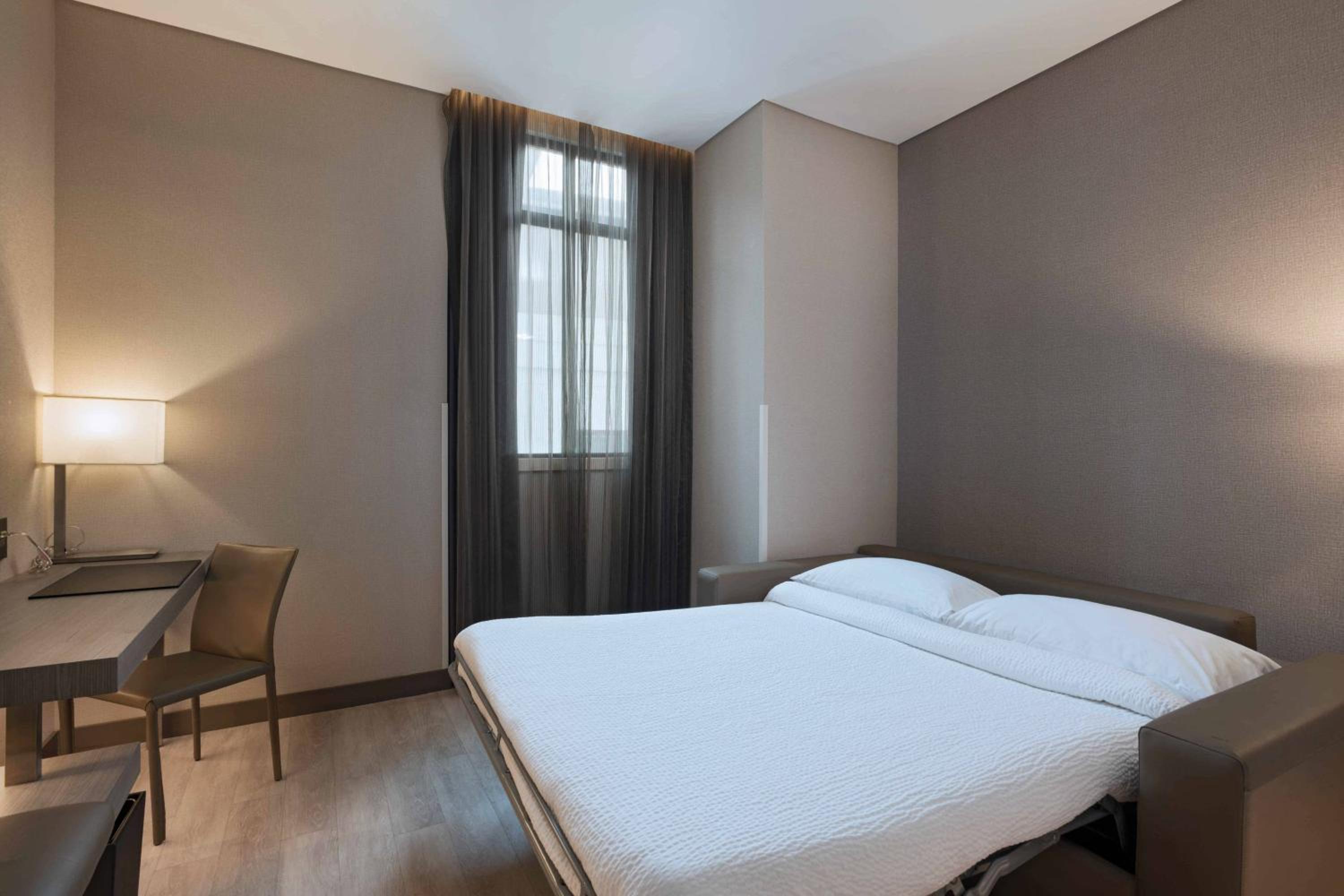 King Guest Room - Photo 2