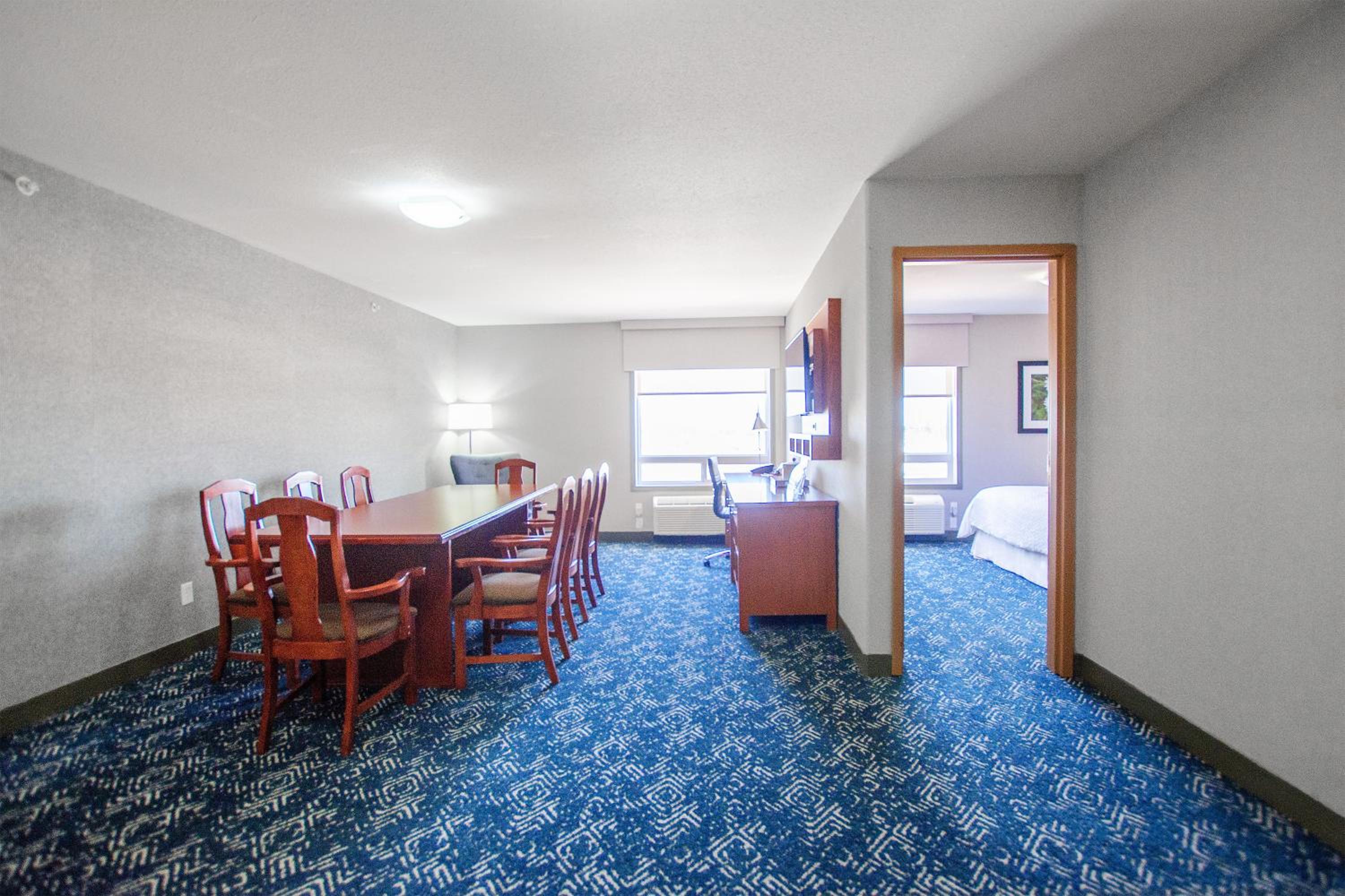 Conference Suite with City View (Corner Room) photo 3