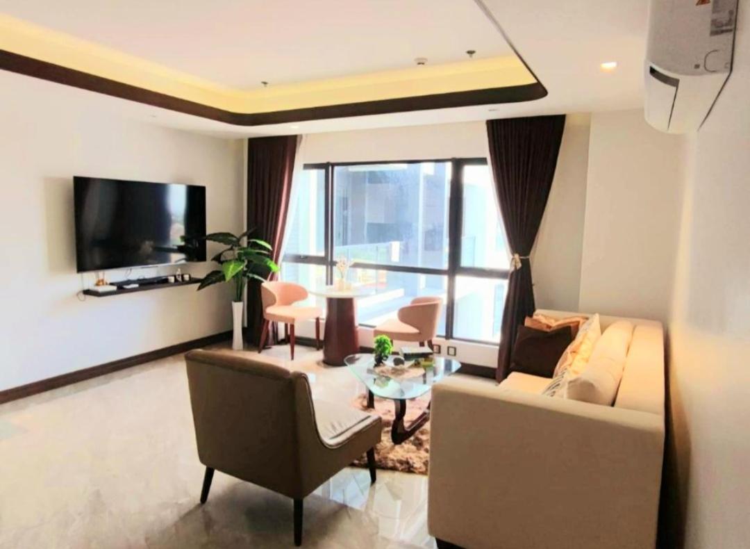 Deluxe King Suite