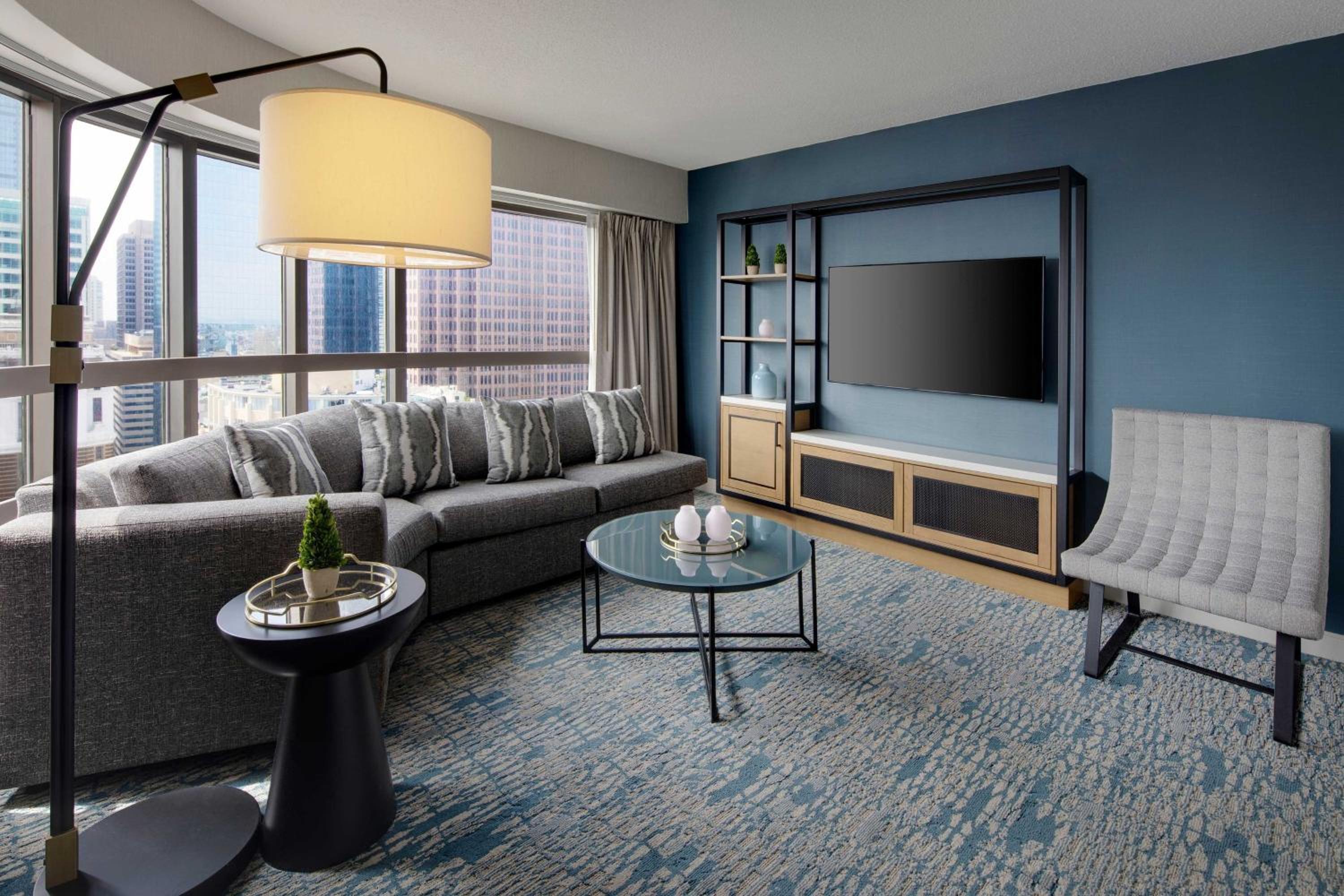 Corner Suite - Photo 4