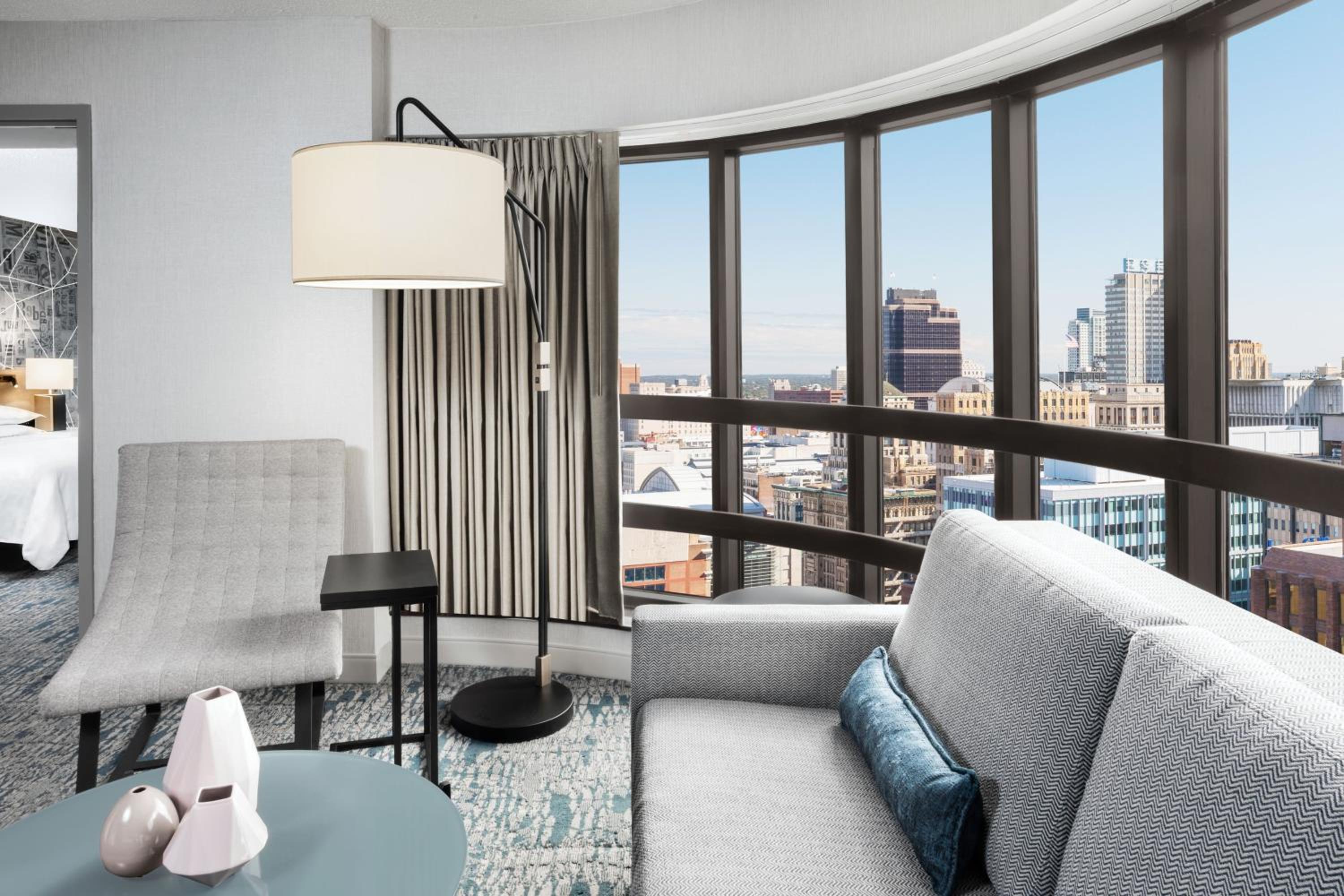 Corner Suite - Photo 7