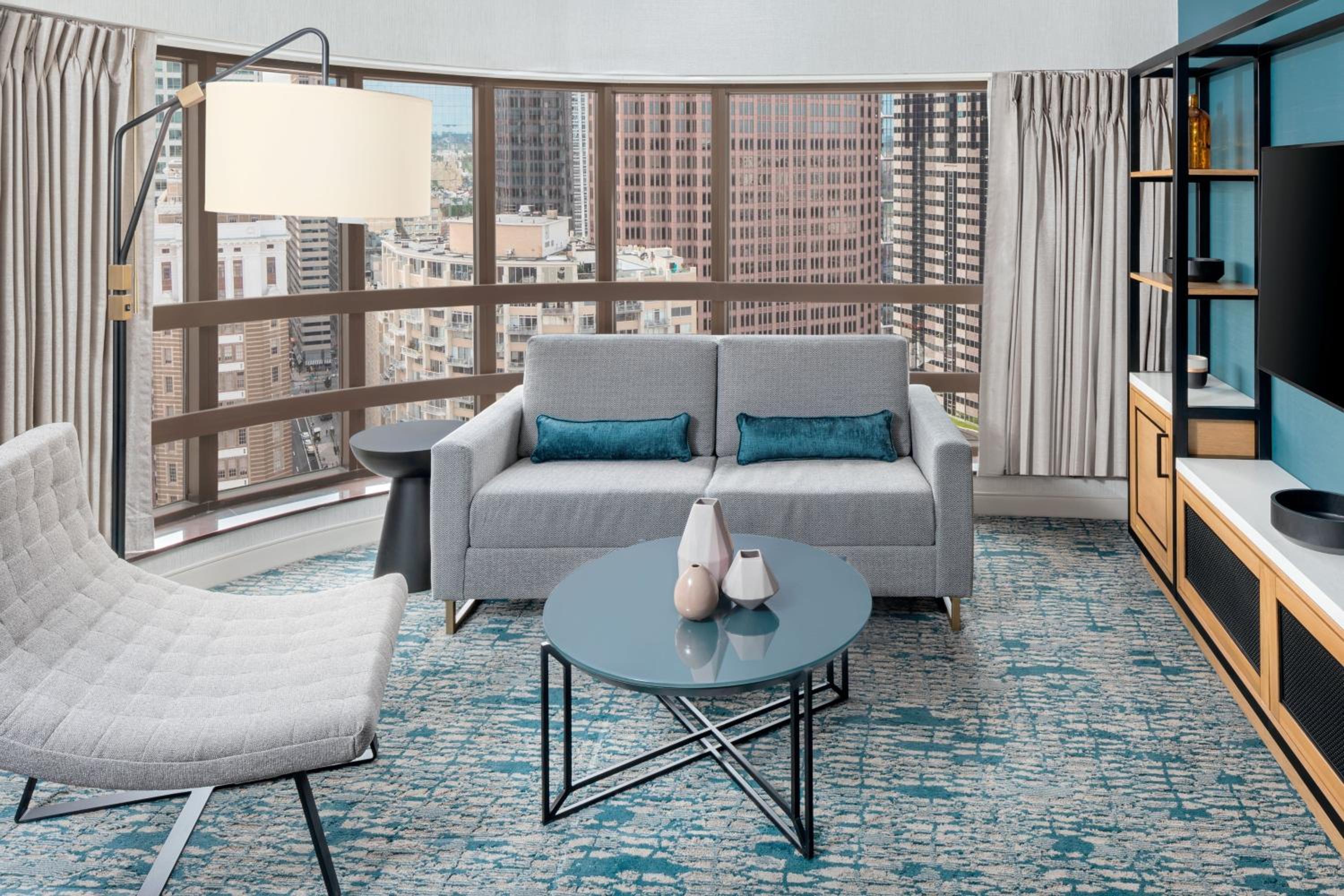 Corner Suite - Photo 6