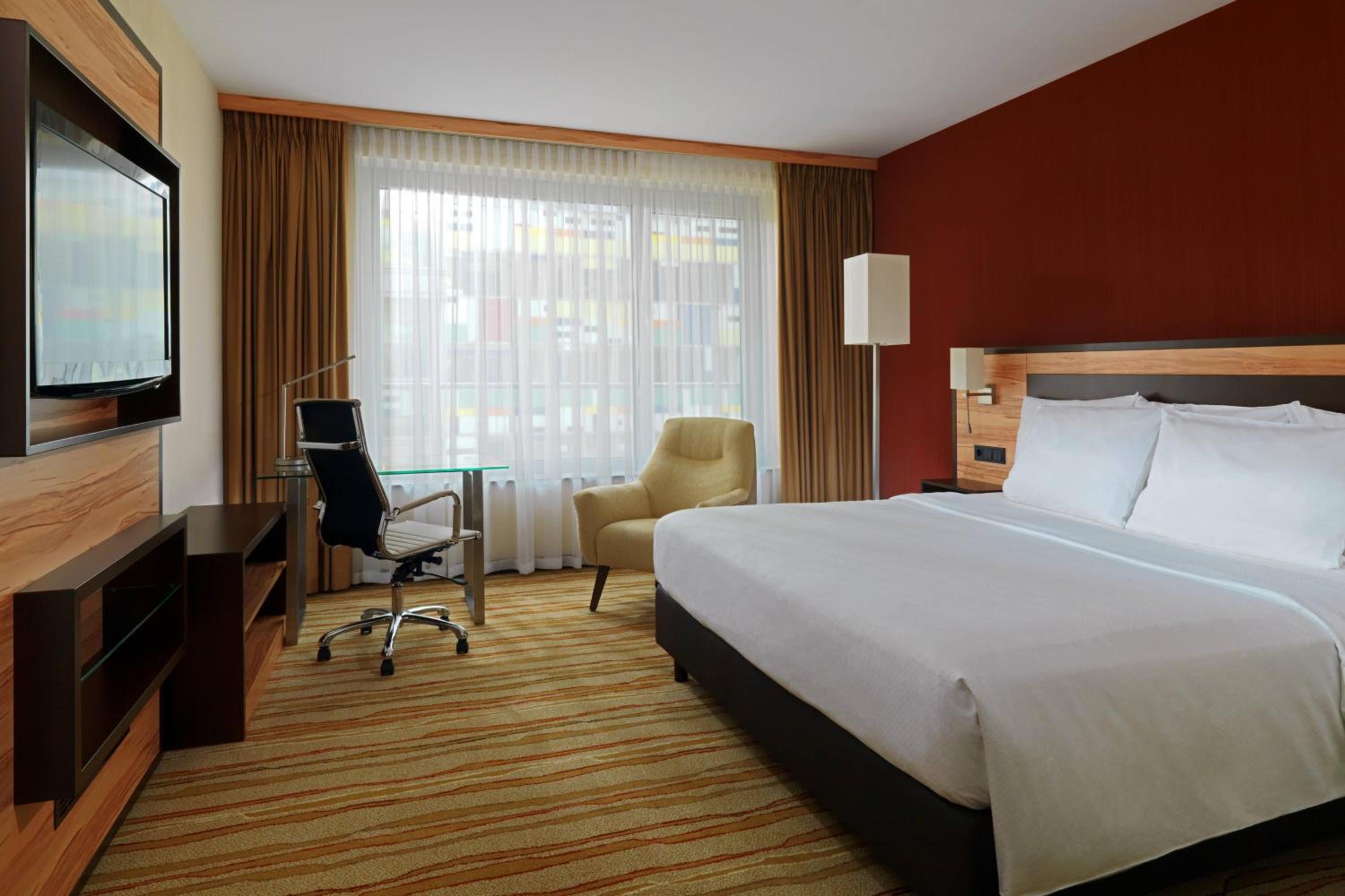 Larger Guest room, 1 King