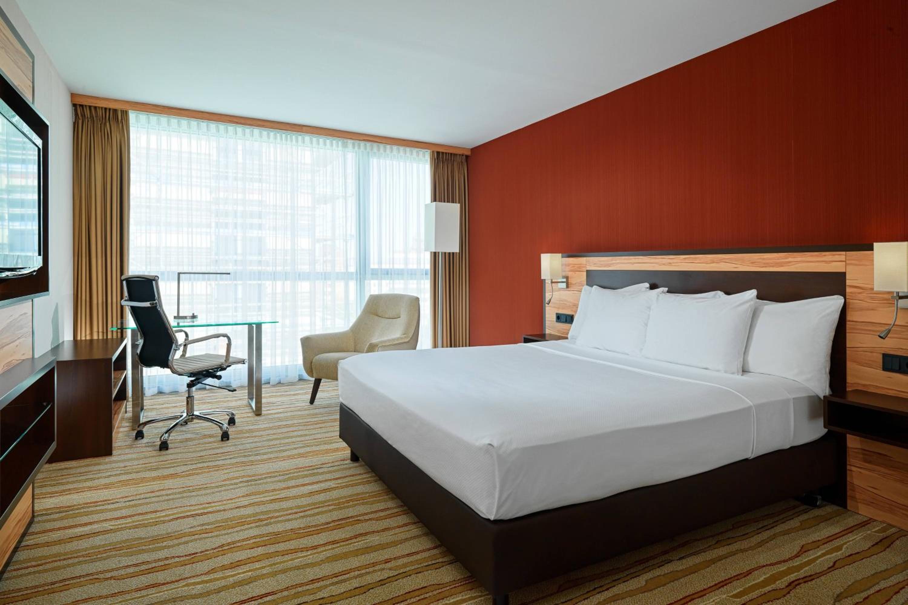 Larger Guest room, 1 King, High floor