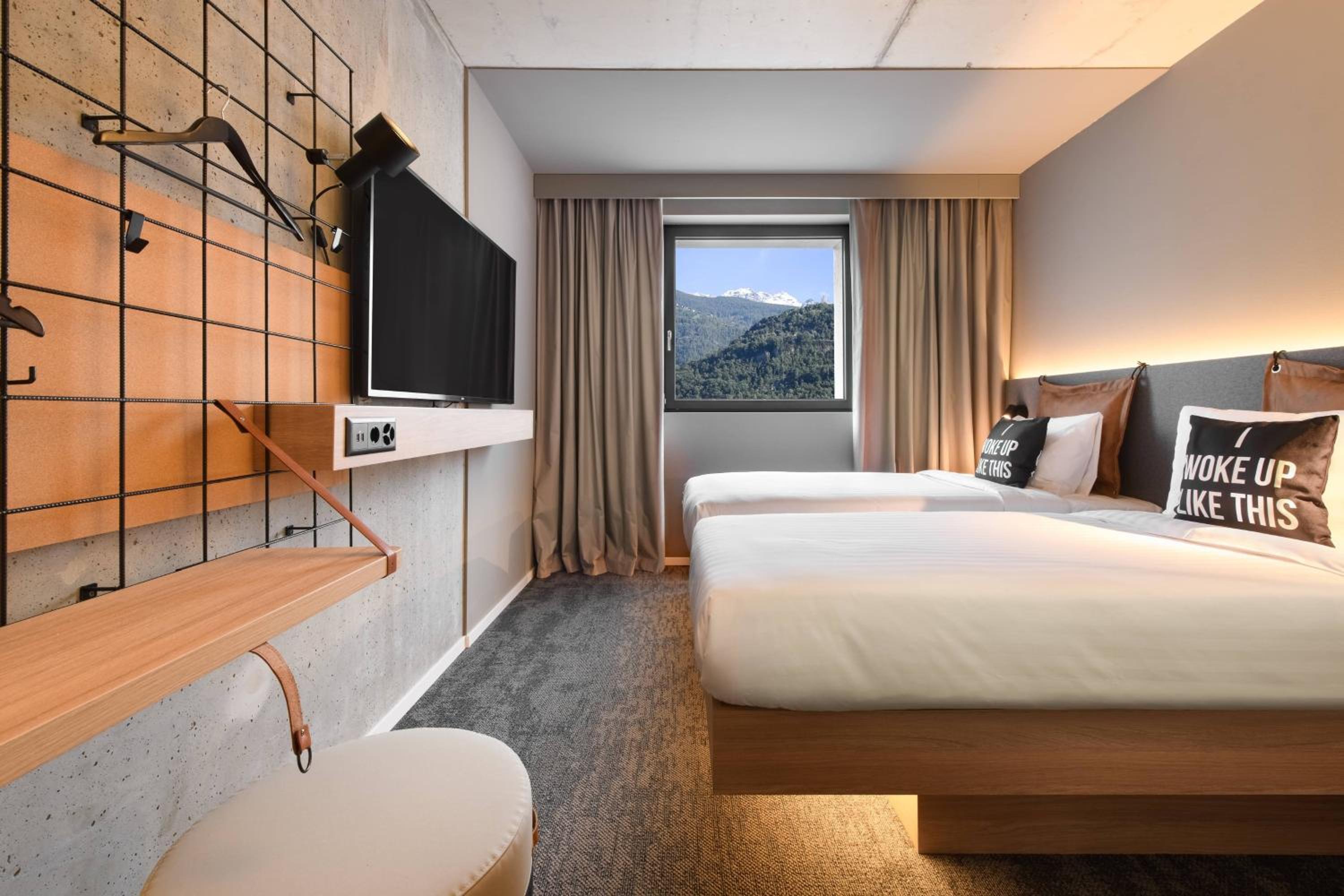 Moxy Standard Guest room with 2 Twin/Single Bed(s) - Photo 4