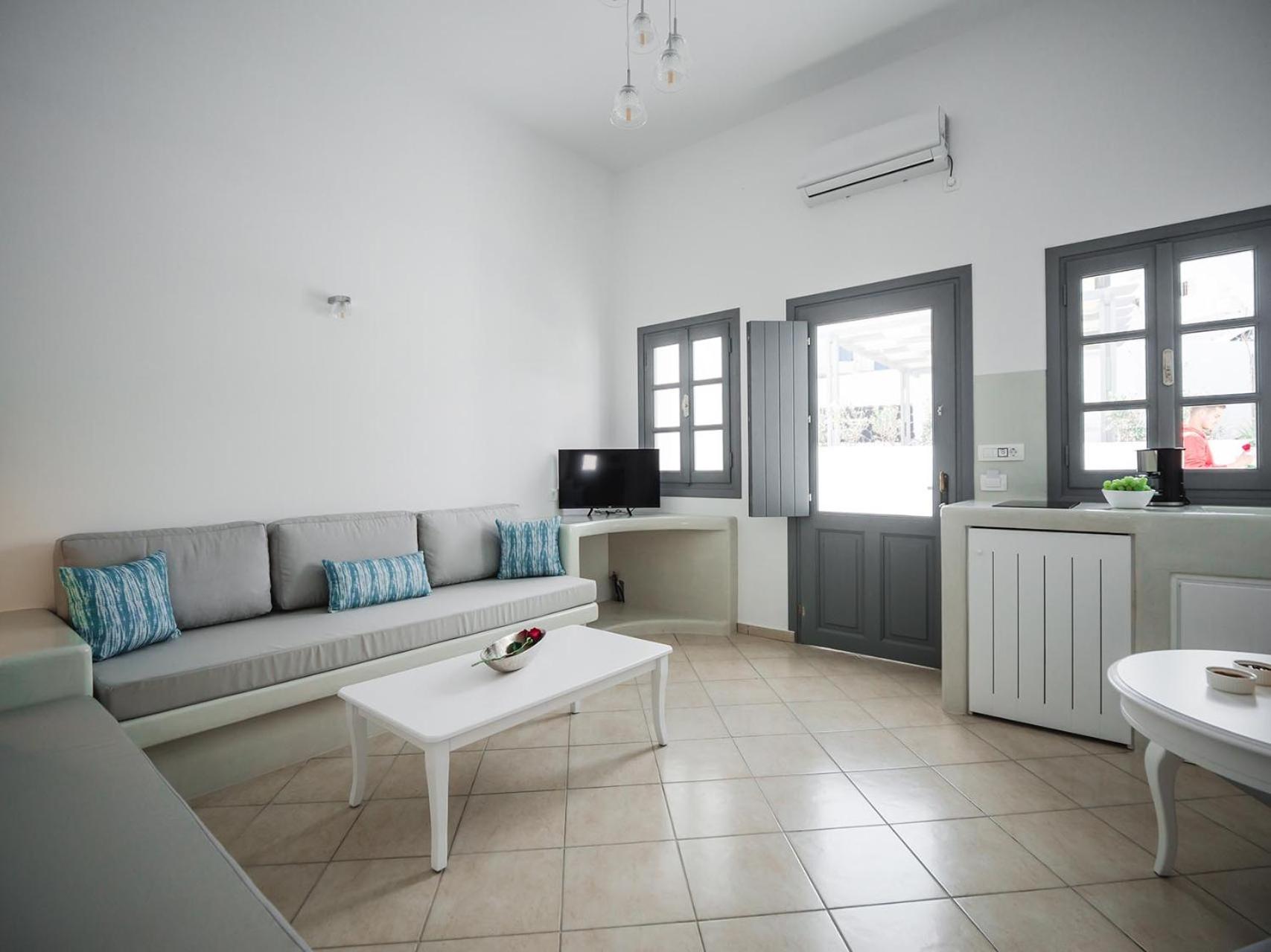 Suite with Outdoor Hot Tub - Photo 6