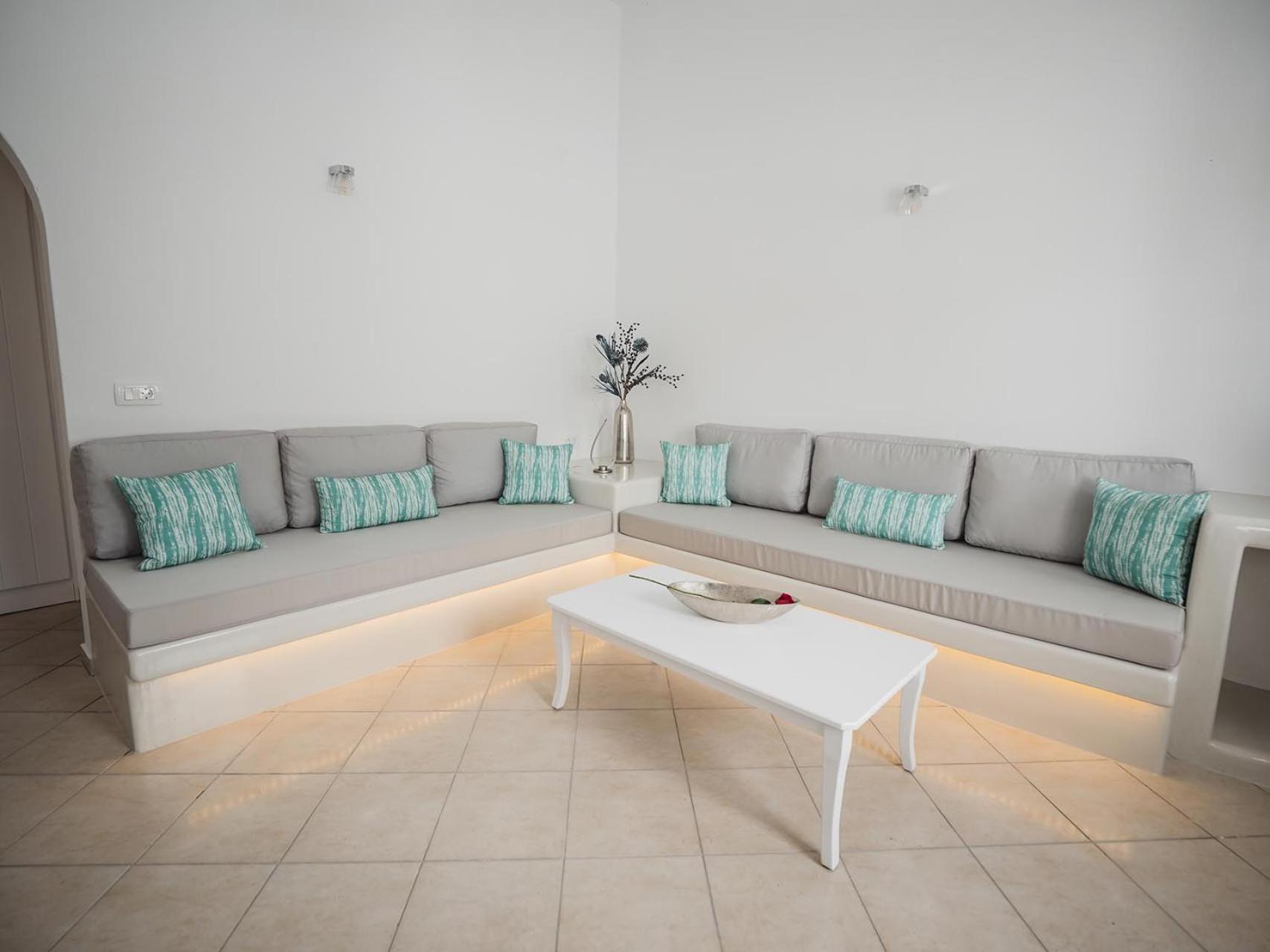 Suite with Outdoor Hot Tub - Photo 11