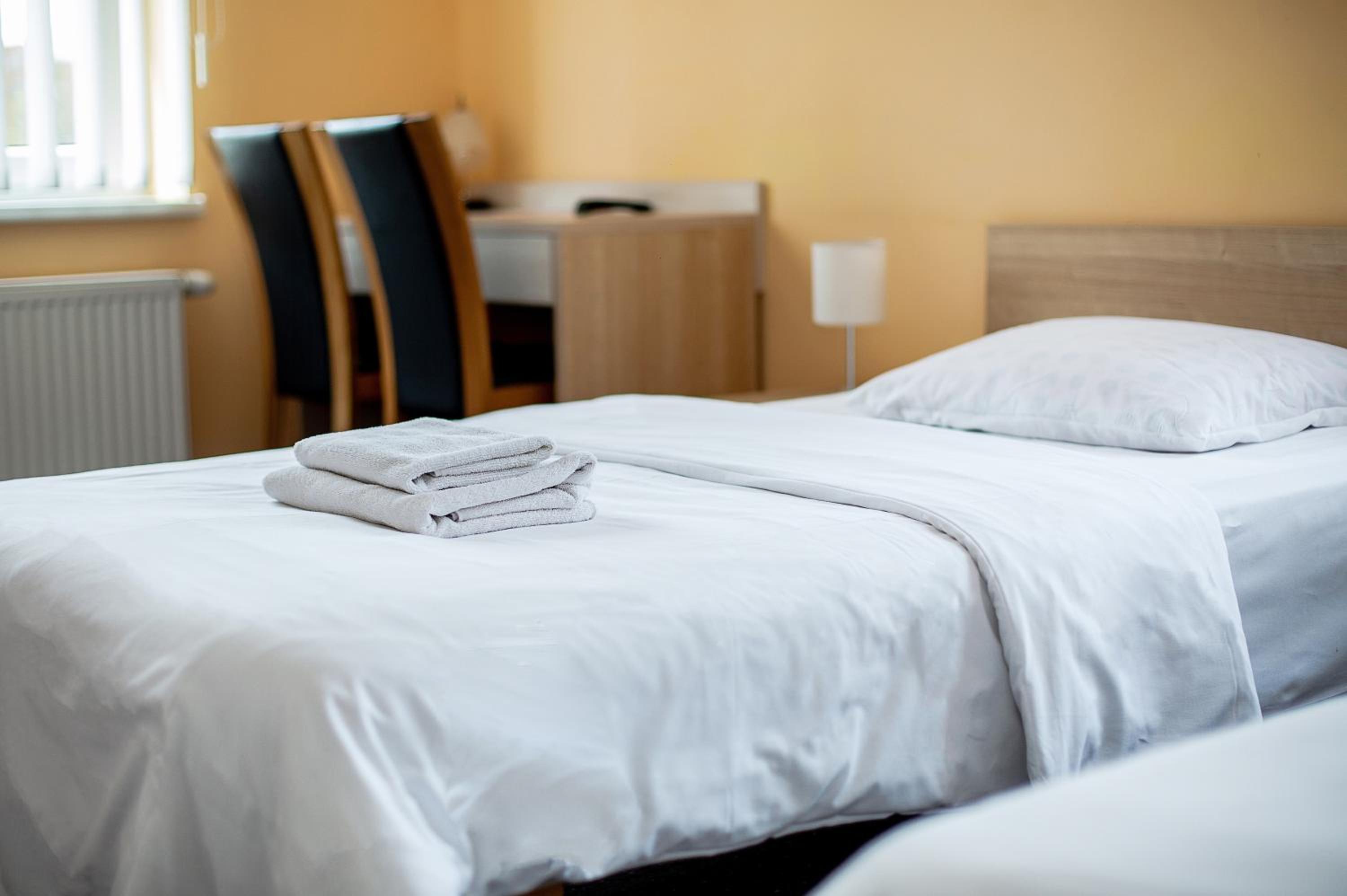 Standard Twin Room - Photo 4