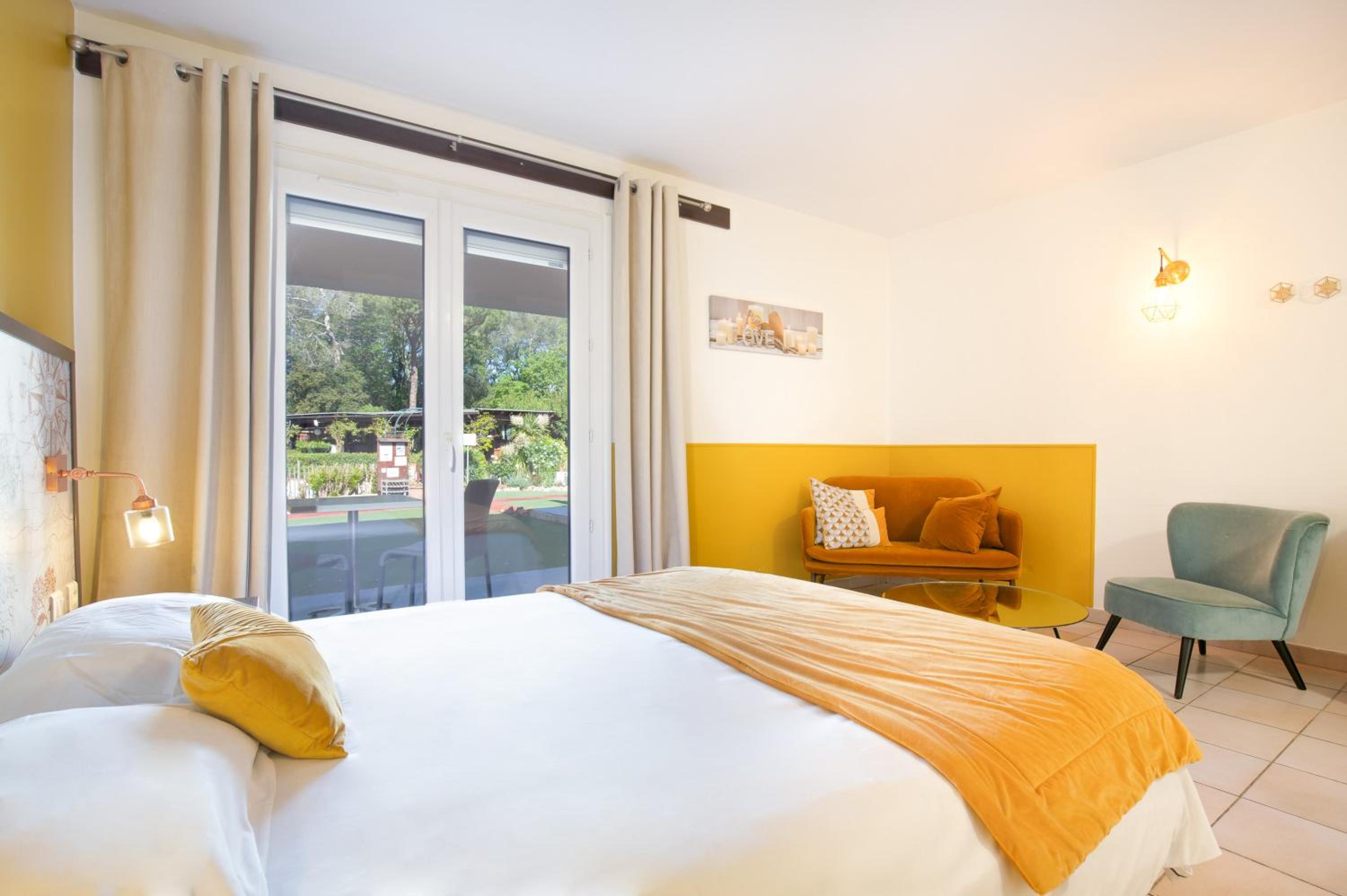 Deluxe King Room