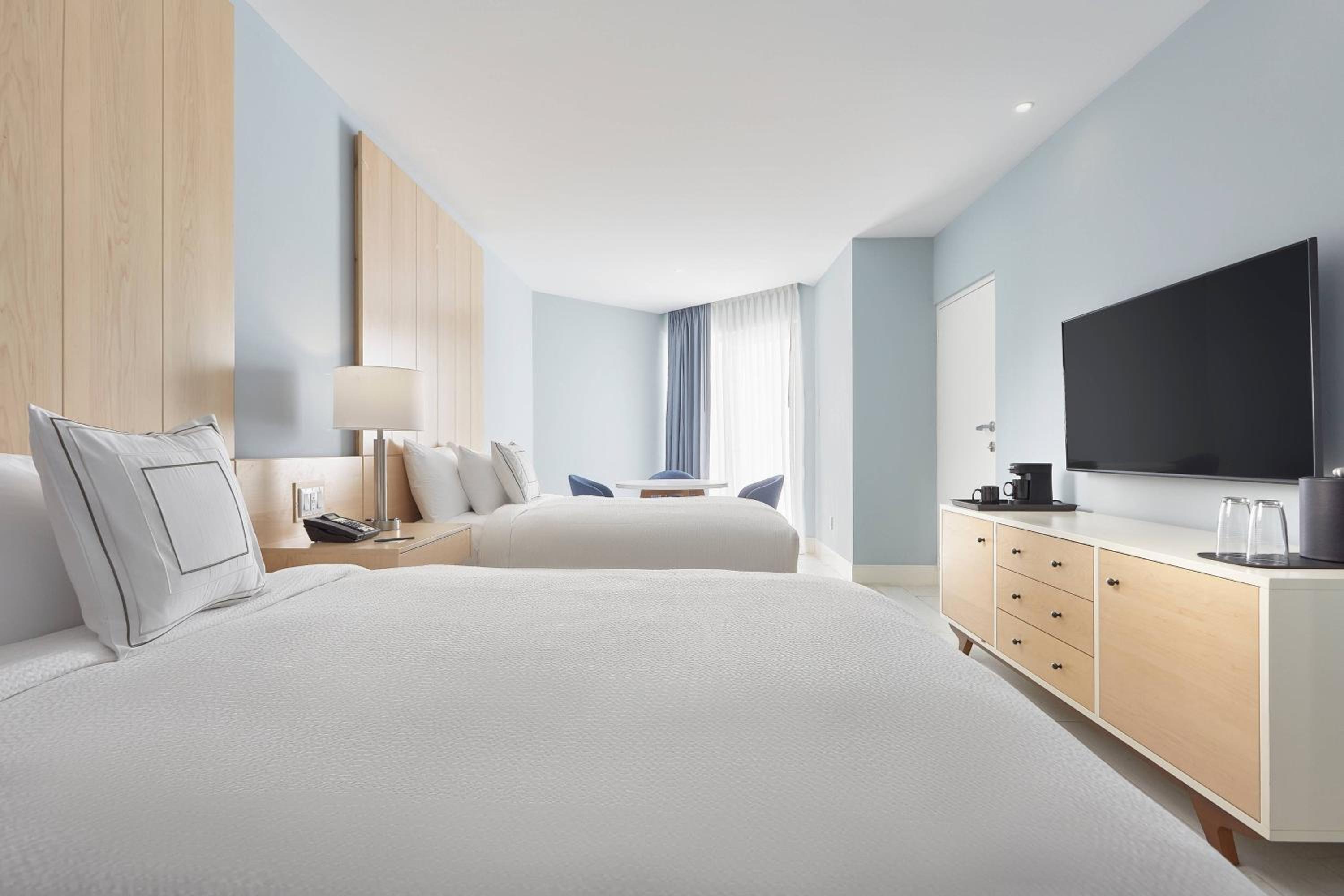 Queen Room with Two Queen Beds and Pool View - Photo 6