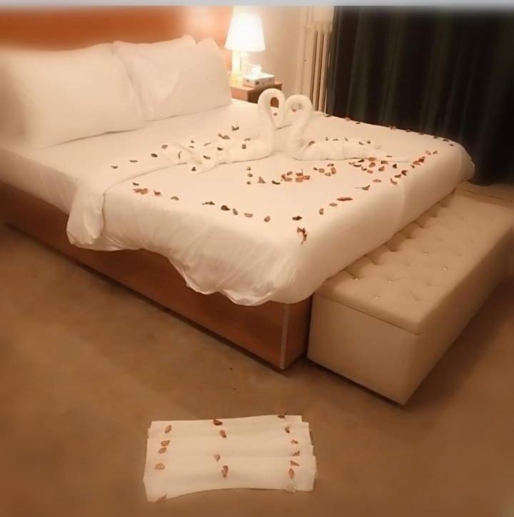 King Room with Balcony - Photo 10