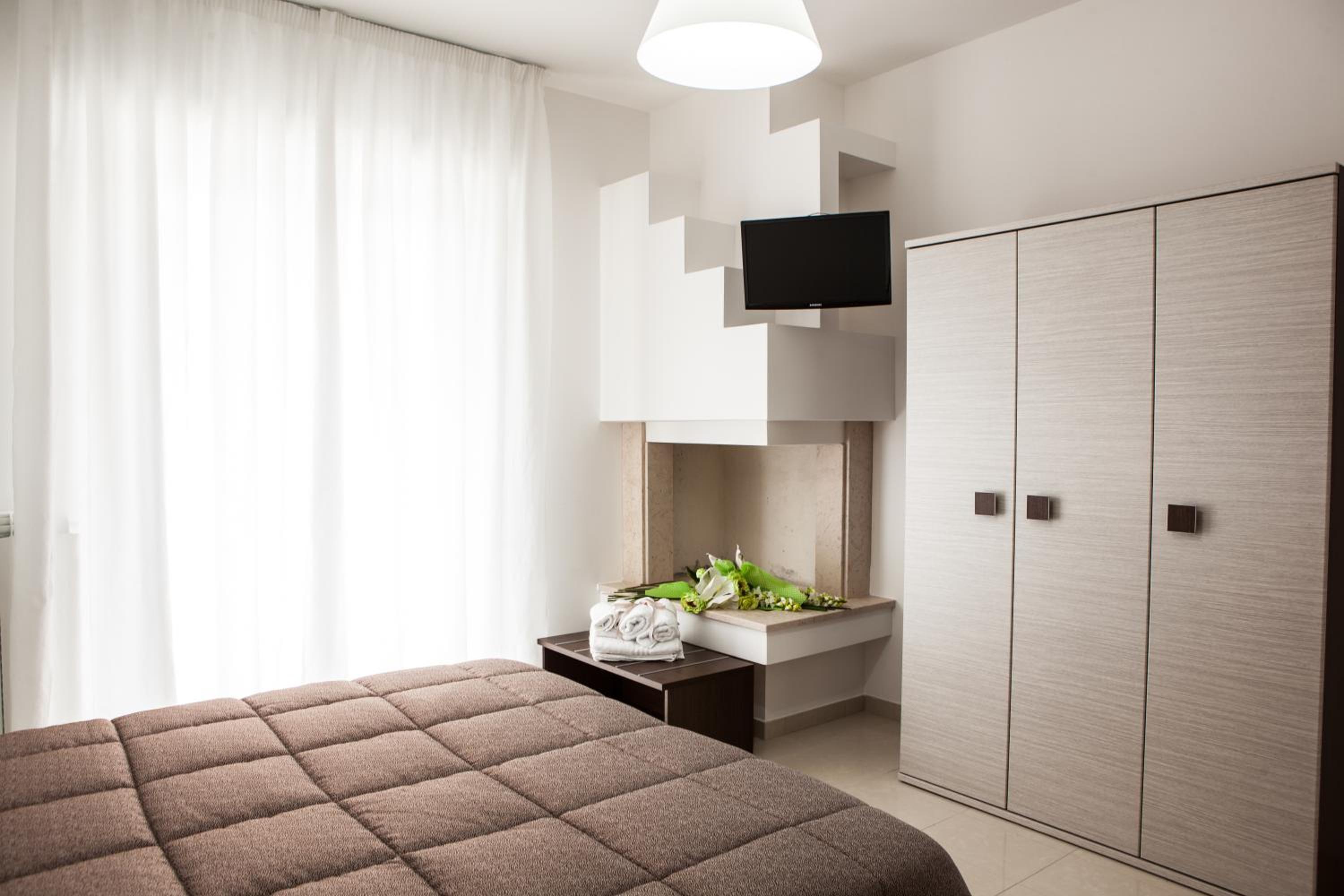 Queen Room with Balcony photo 3
