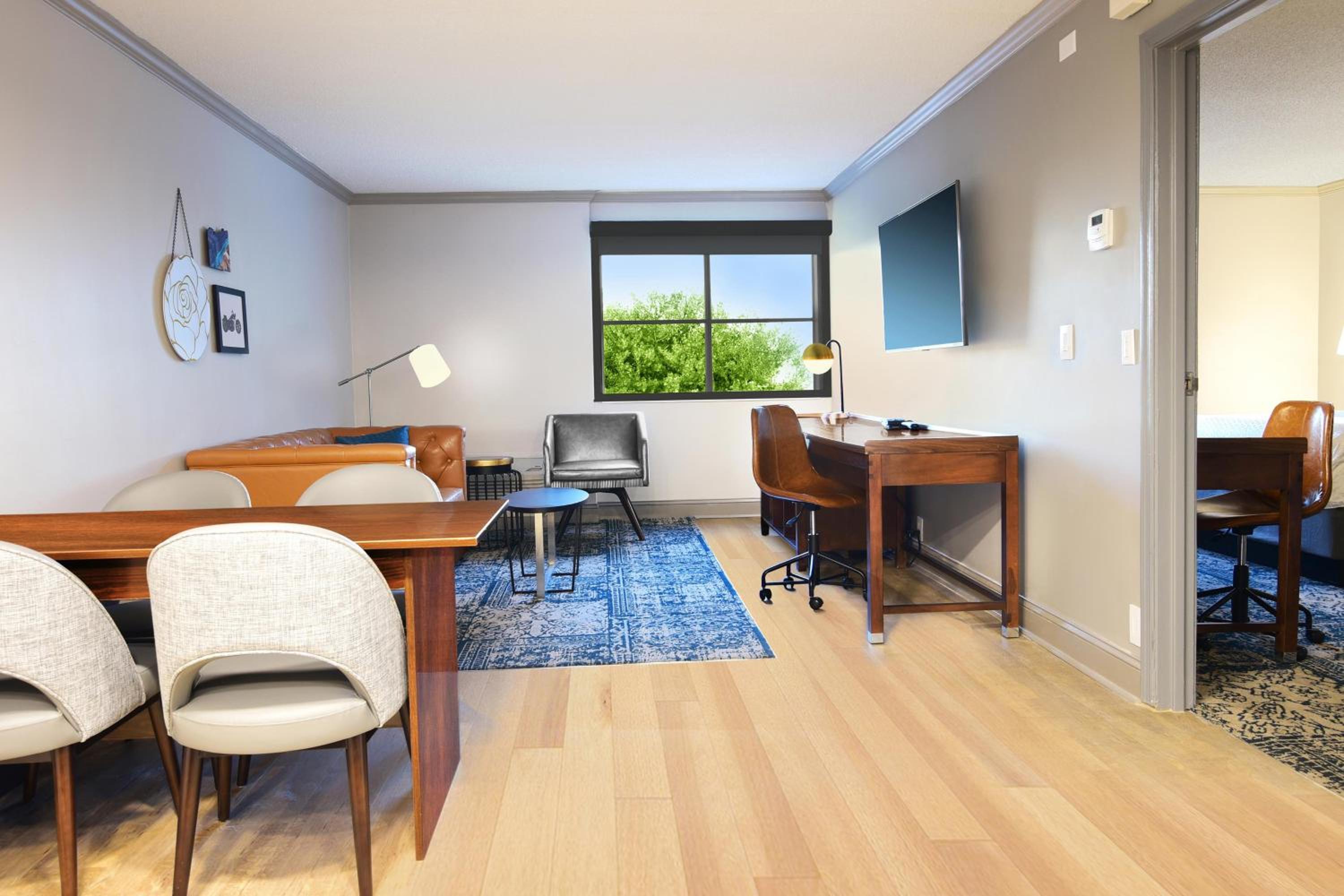 One-Bedroom King Suite with Sofa Bed - Photo 3