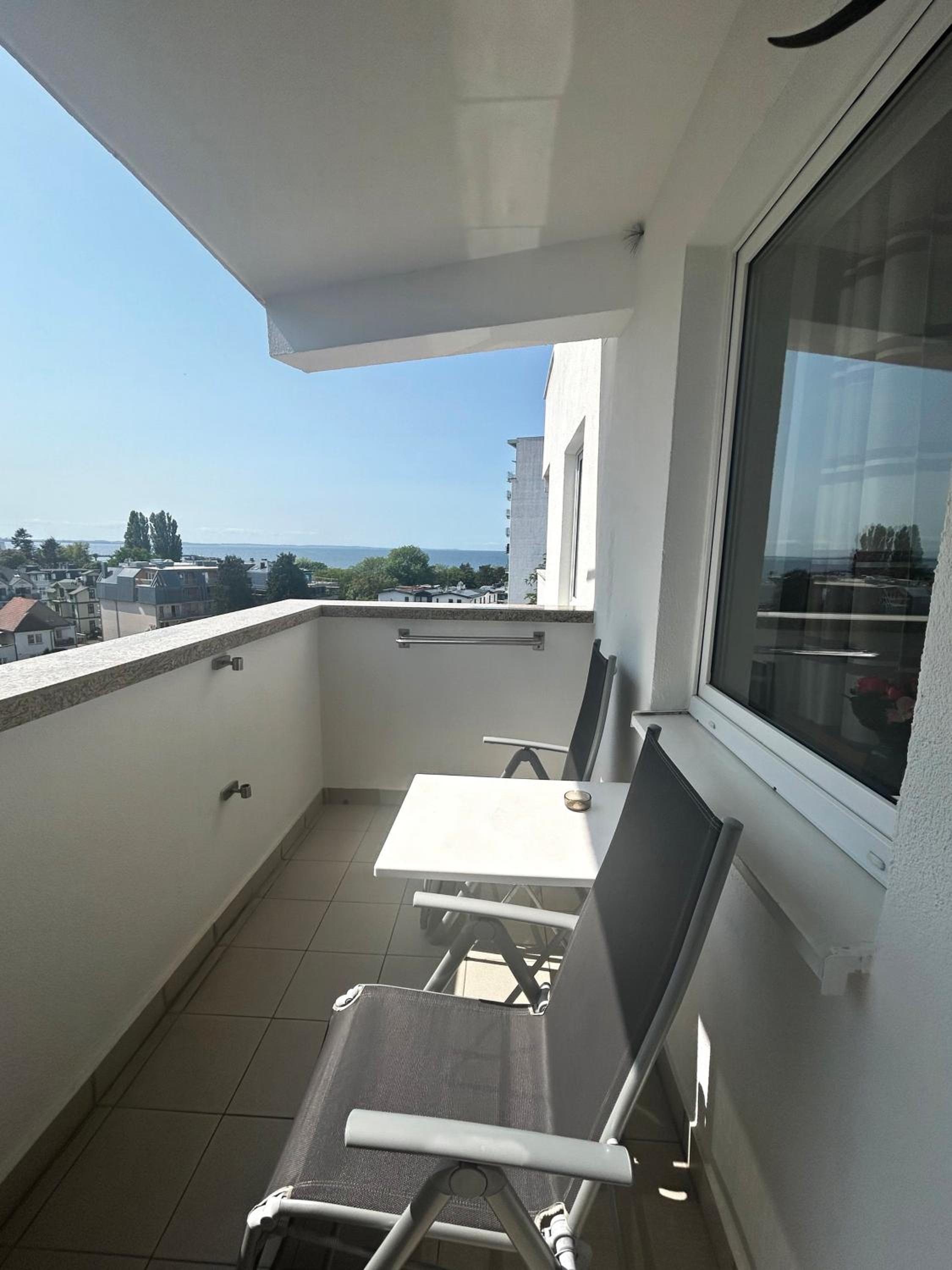 One-Bedroom Apartment with Side Sea View photo 3