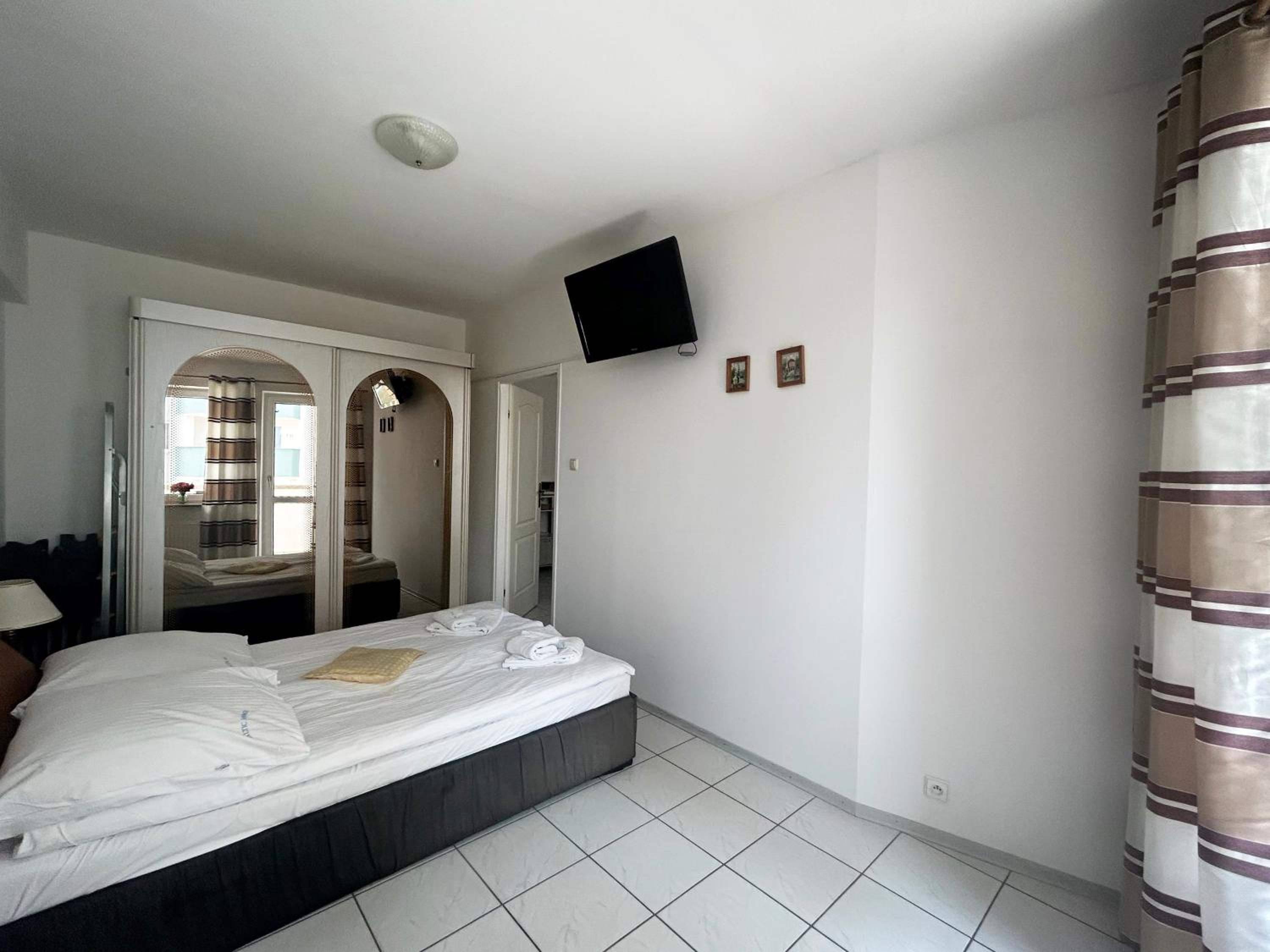 One-Bedroom Apartment with Side Sea View photo 2