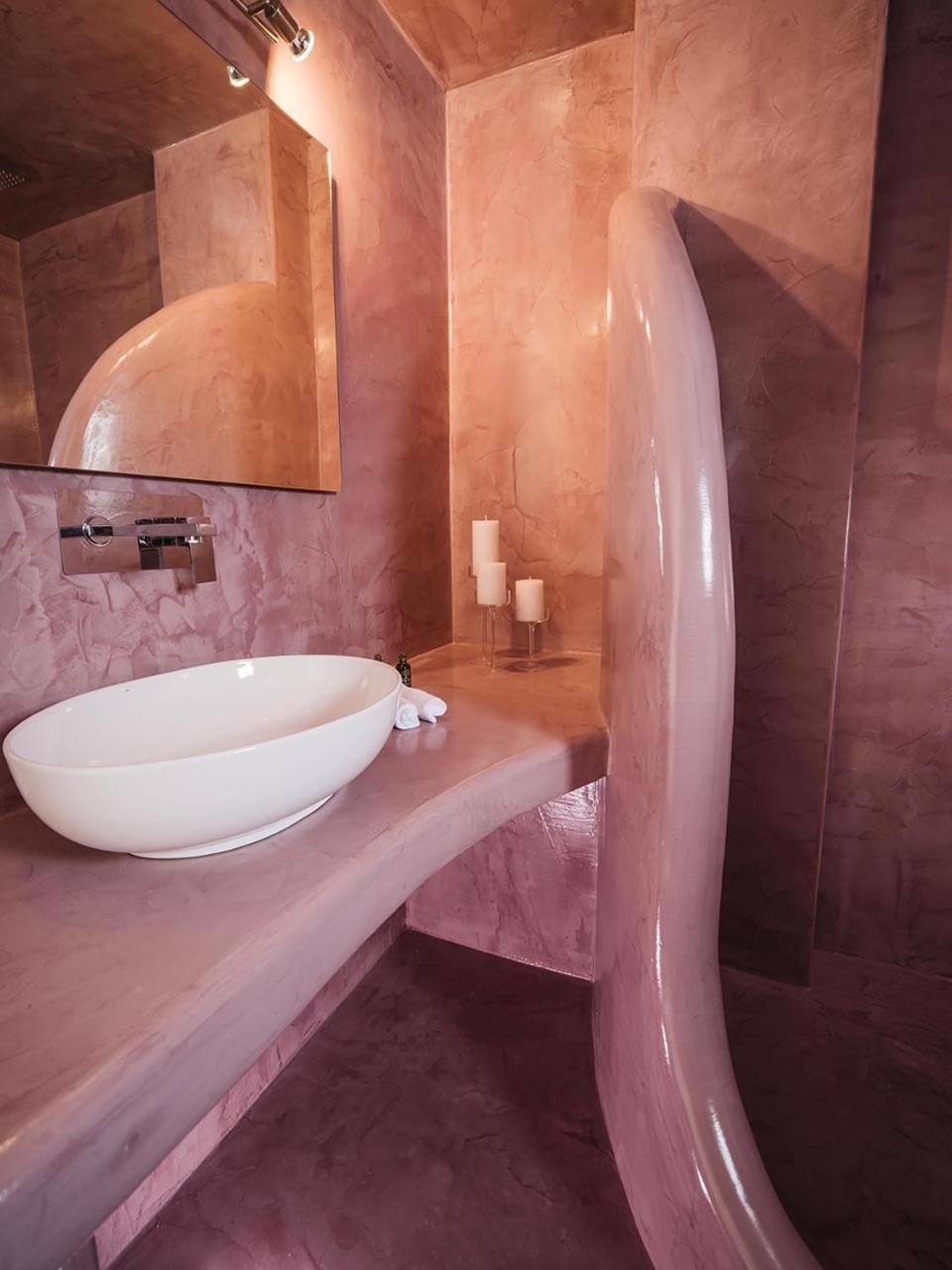 Suite with Pool - Photo 9
